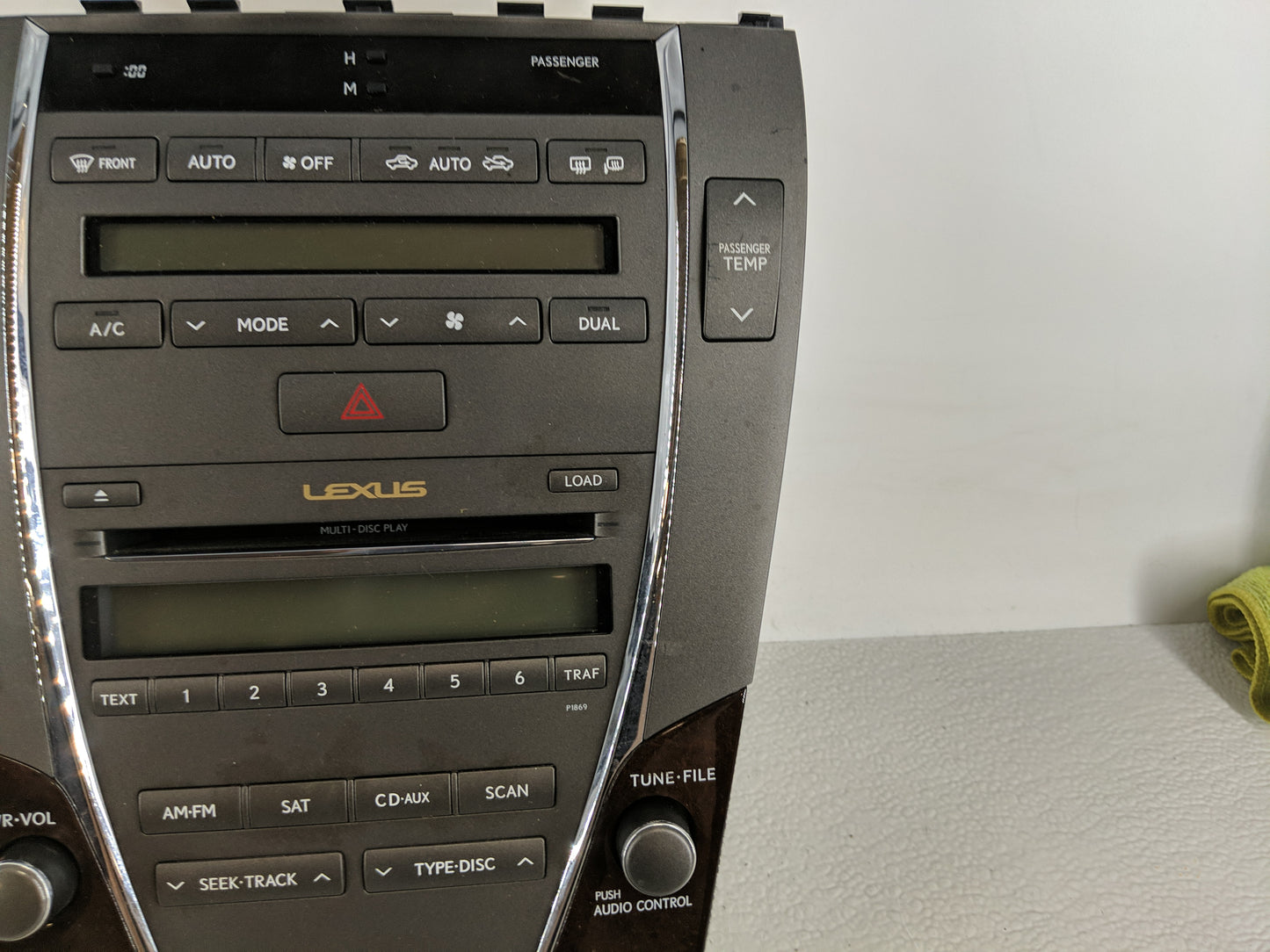 2010-2012 Lexus Es350 Radio AM FM Cd Player Receiver Replacement P/N:86120-33E40 Fits Fits 2010 2011 2012 OEM Used Auto Part