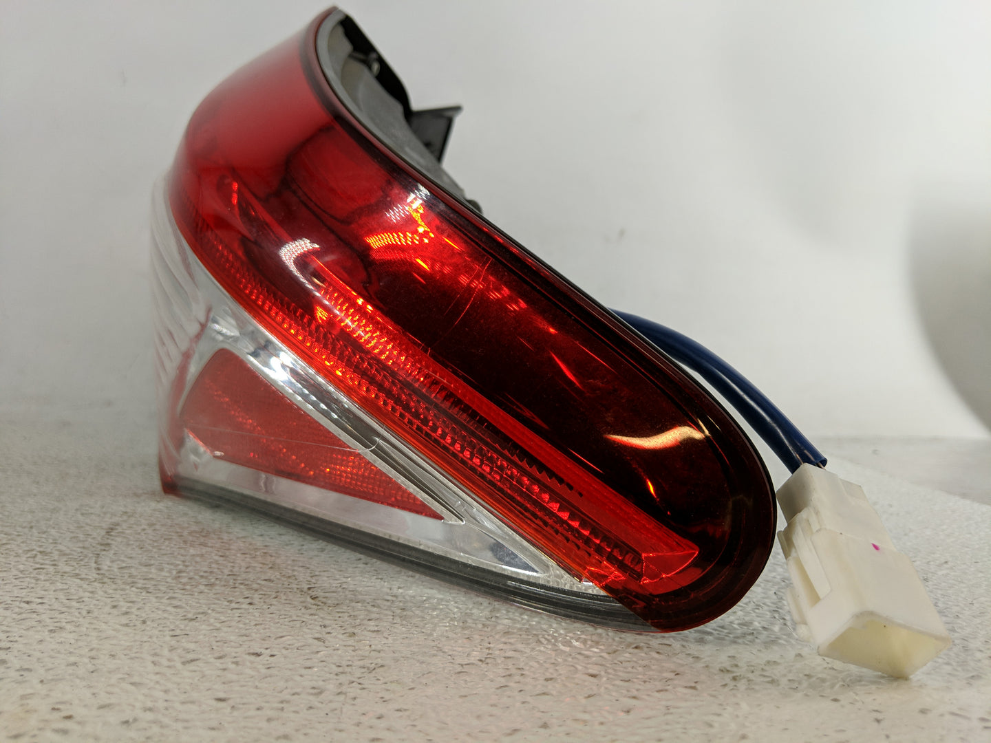 2010-2012 Lexus Es350 Tail Light Assembly Passenger Right OEM Fits Fits 2010 2011 2012 OEM Used Auto Parts - Oemusedautopart