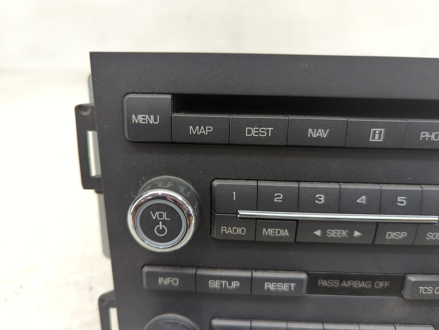 2011 Lincoln Mks Radio AM FM Cd Player Receiver Replacement P/N:UQW1317 Fits OEM Used Auto Parts - Oemusedautoparts1.com