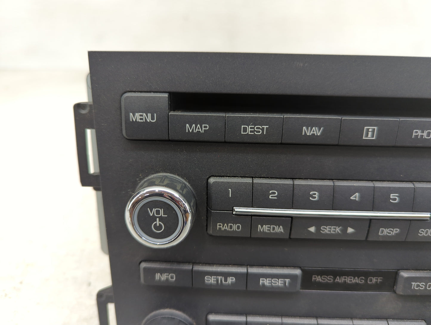2011 Lincoln Mks Radio AM FM Cd Player Receiver Replacement P/N:UQW1317 Fits OEM Used Auto Parts - Oemusedautoparts1.com