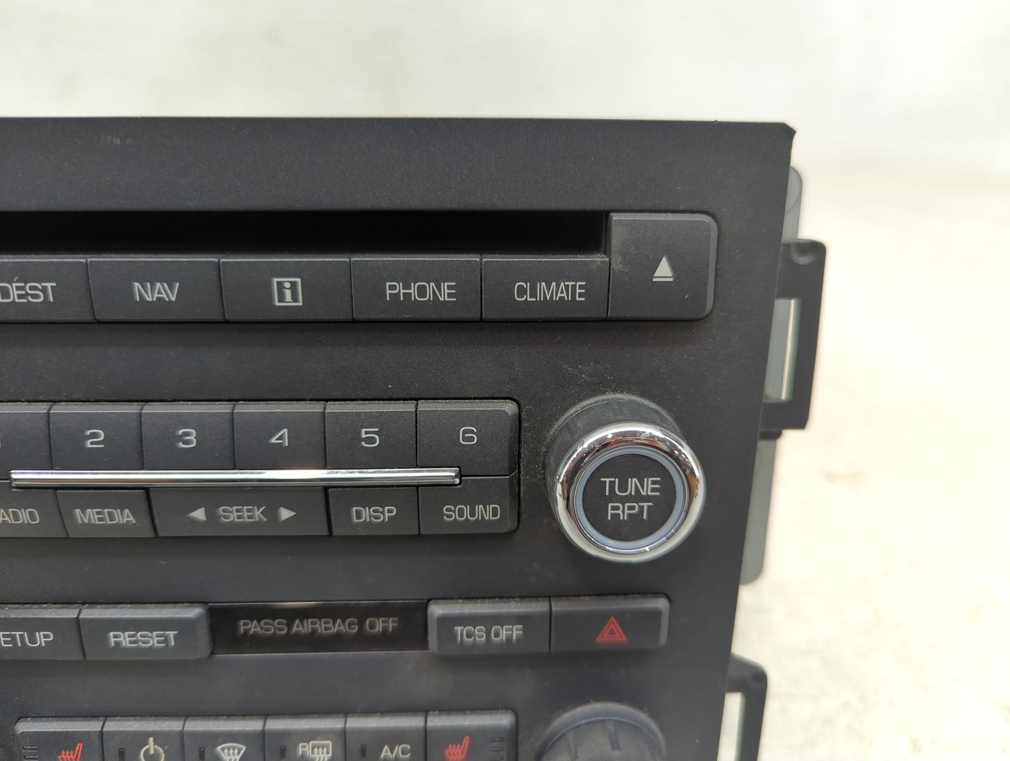 2011 Lincoln Mks Radio AM FM Cd Player Receiver Replacement P/N:UQW1317 Fits OEM Used Auto Parts - Oemusedautoparts1.com