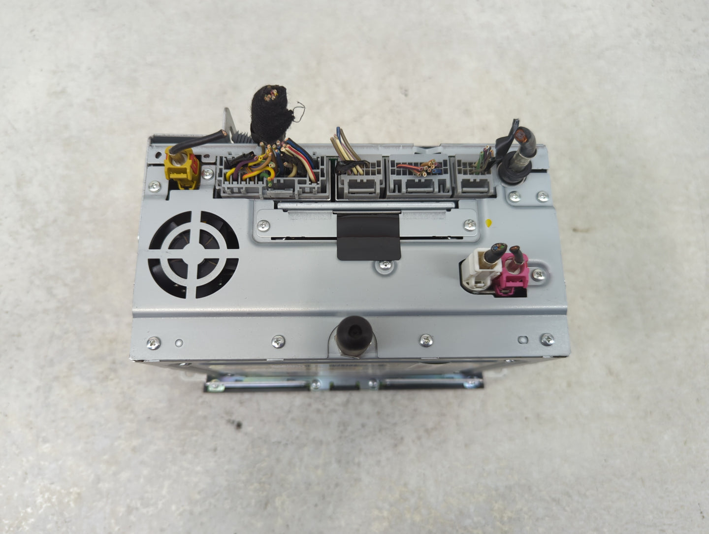2011 Lincoln Mks Radio AM FM Cd Player Receiver Replacement P/N:UQW1317 Fits OEM Used Auto Parts - Oemusedautoparts1.com