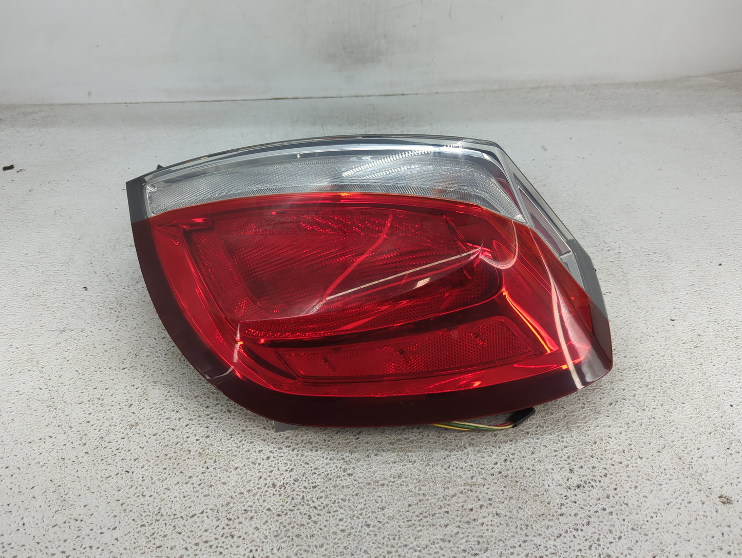 2009-2012 Lincoln Mks Tail Light Assembly Passenger Right OEM Fits Fits 2009 2010 2011 2012 OEM Used Auto Parts - Oemusedaut