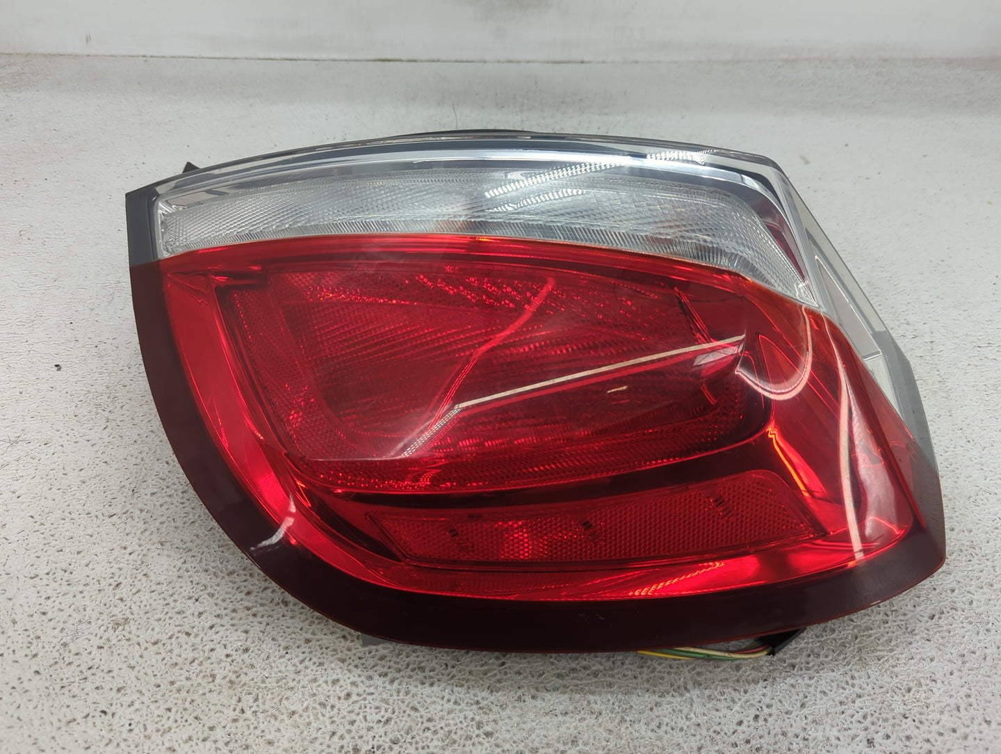 2009-2012 Lincoln Mks Tail Light Assembly Passenger Right OEM Fits Fits 2009 2010 2011 2012 OEM Used Auto Parts - Oemusedaut