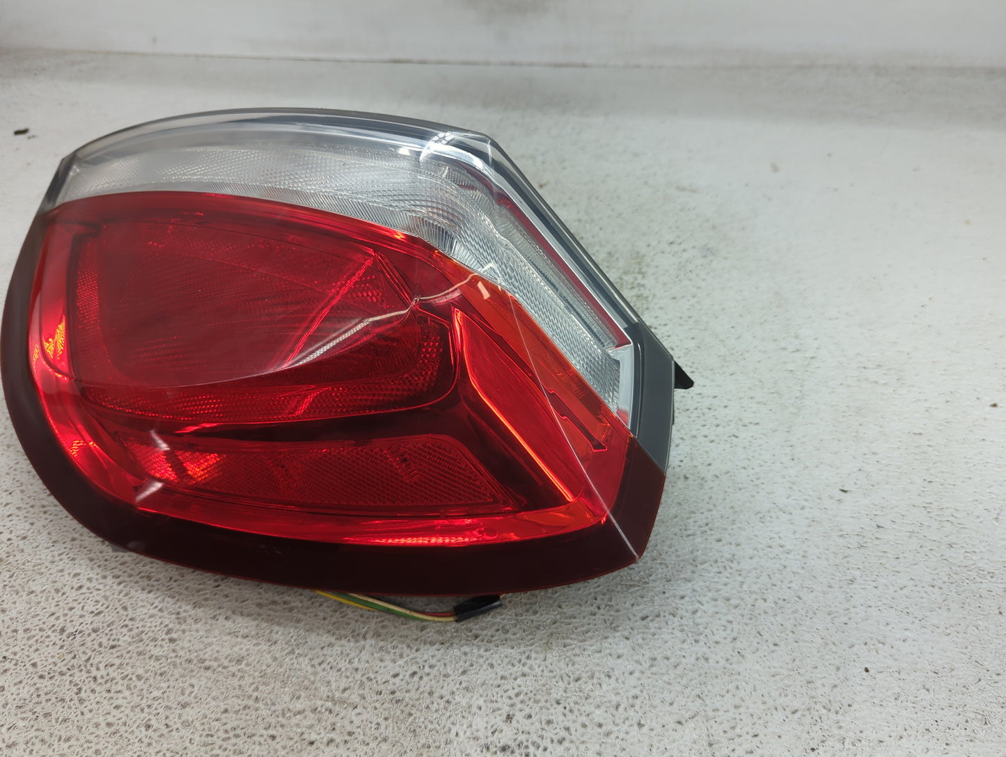 2009-2012 Lincoln Mks Tail Light Assembly Passenger Right OEM Fits Fits 2009 2010 2011 2012 OEM Used Auto Parts - Oemusedaut