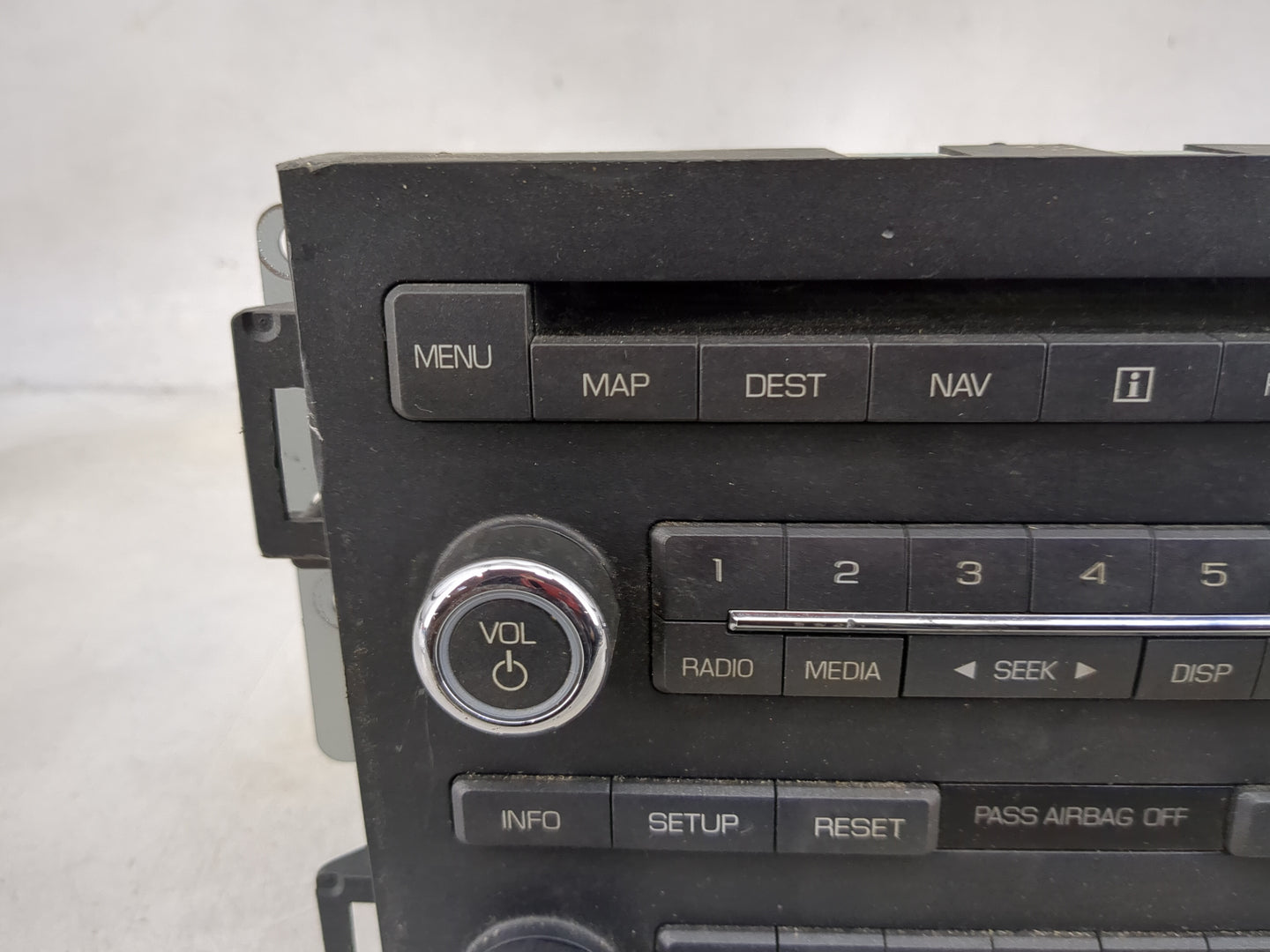 2011 Lincoln Mks Radio AM FM Cd Player Receiver Replacement P/N:UQW1317 Fits OEM Used Auto Parts - Oemusedautoparts1.com