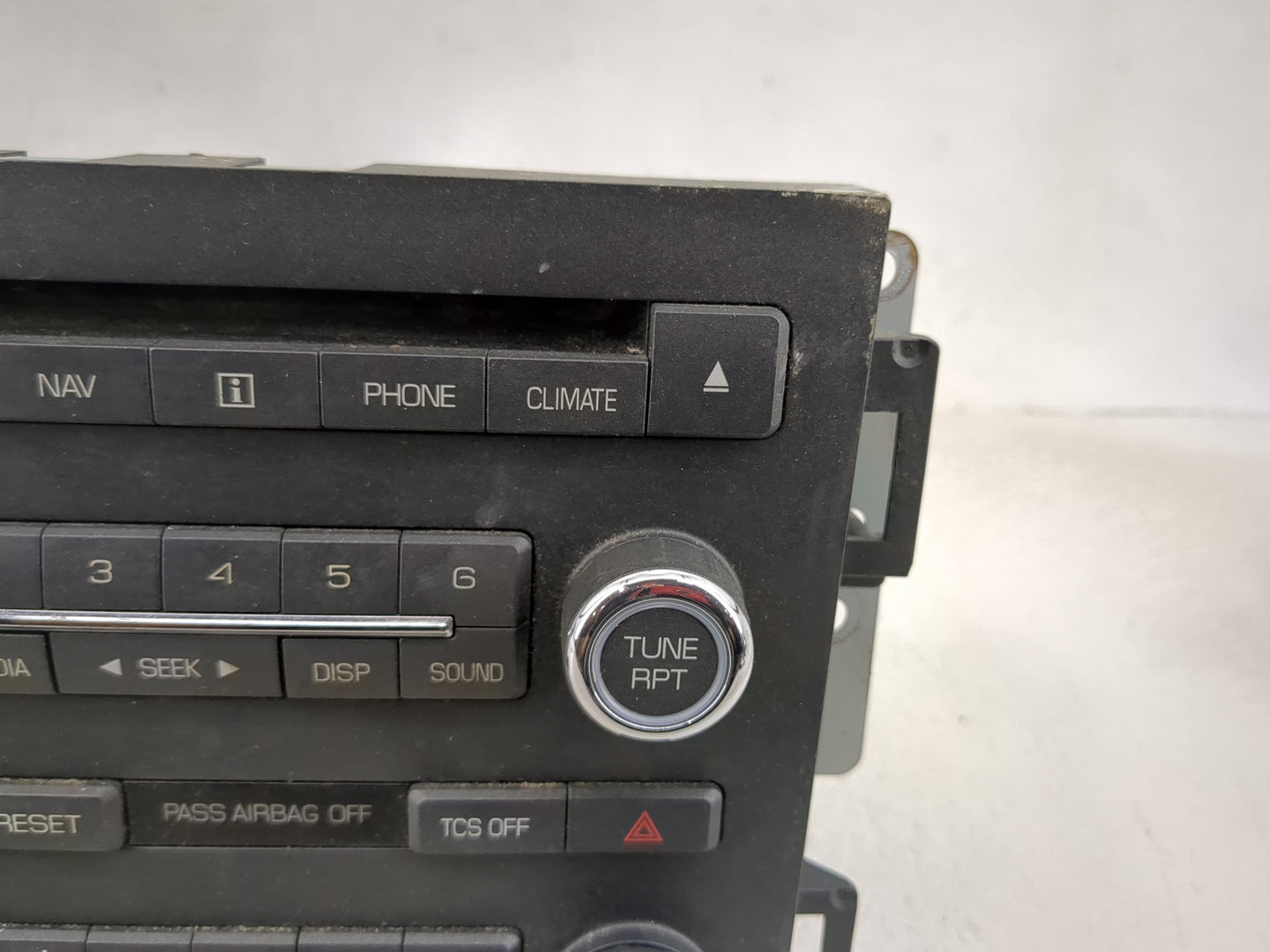 2011 Lincoln Mks Radio AM FM Cd Player Receiver Replacement P/N:UQW1317 Fits OEM Used Auto Parts - Oemusedautoparts1.com