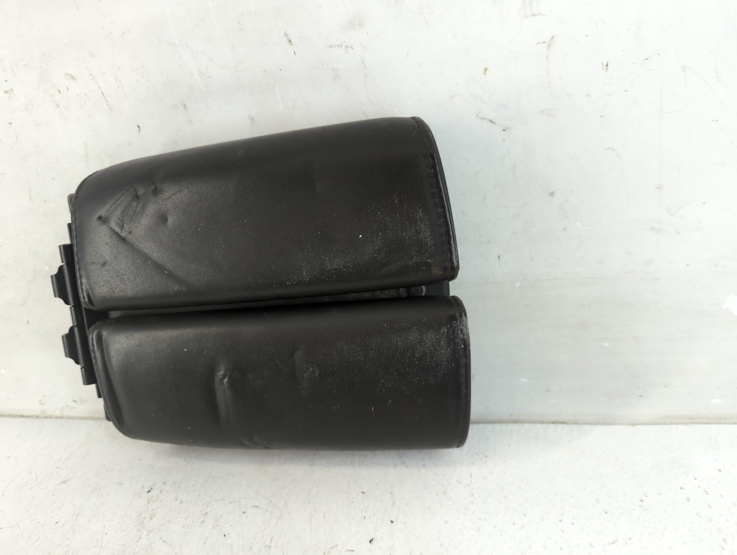 2010-2012 Lincoln Mks Center Console Armrest Cover Lid Fits Fits 2010 2011 2012 OEM Used Auto Parts - Oemusedautoparts1.com