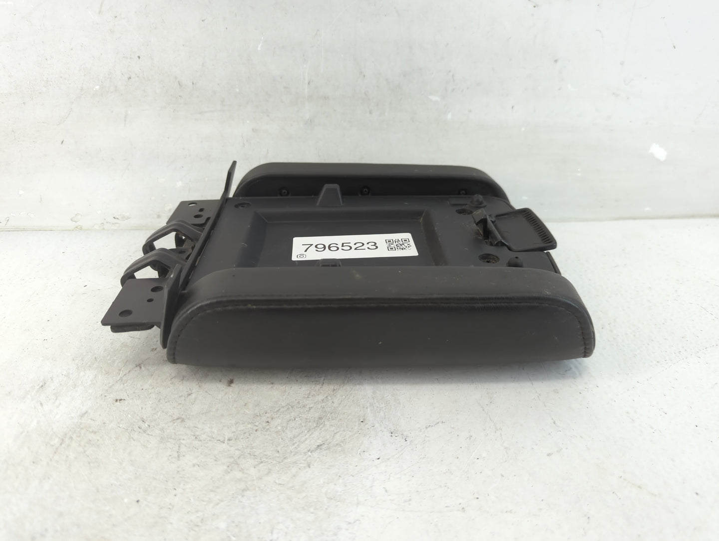 2010-2012 Lincoln Mks Center Console Armrest Cover Lid Fits Fits 2010 2011 2012 OEM Used Auto Parts - Oemusedautoparts1.com