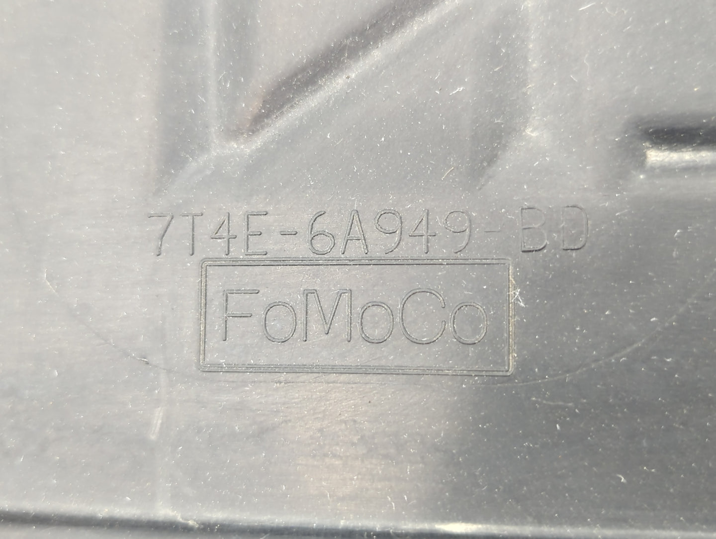 2011 Lincoln Mks Engine Cover - Oemusedautoparts1.com