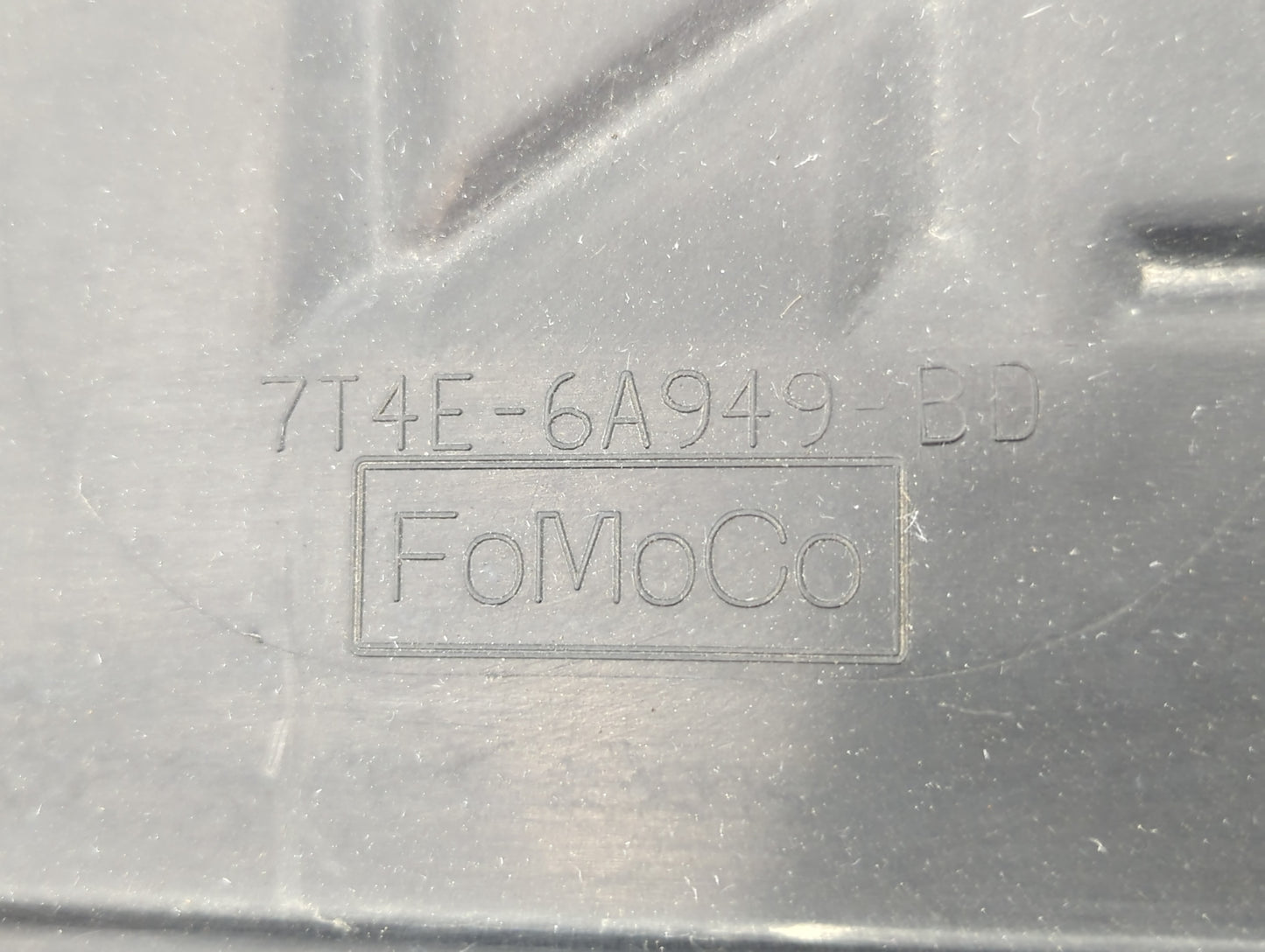 2011 Lincoln Mks Engine Cover - Oemusedautoparts1.com