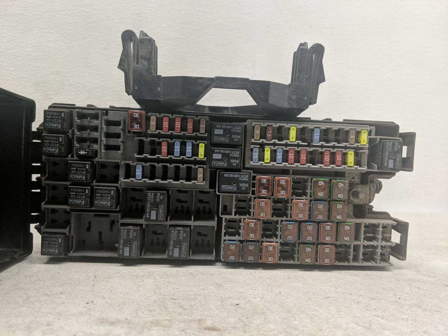 2011 Lincoln Mkx Fusebox Fuse Box Panel Relay Module Fits OEM Used Auto Parts - Oemusedautoparts1.com