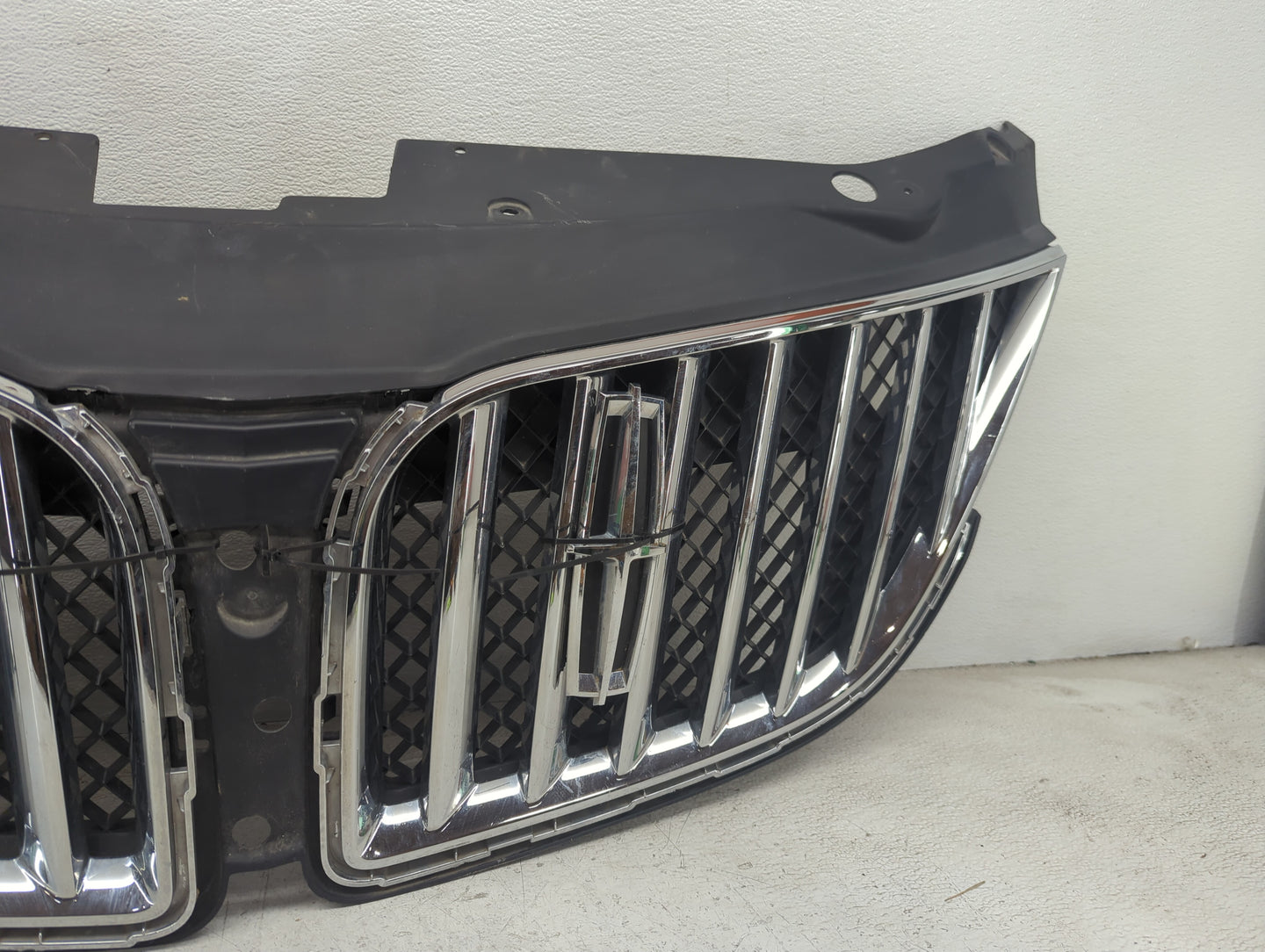 2011-2015 Lincoln Mkx Front Grille Bumper Not Included - Oemusedautoparts1.com
