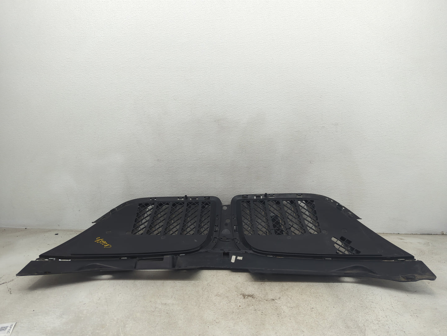 2011-2015 Lincoln Mkx Front Grille Bumper Not Included - Oemusedautoparts1.com