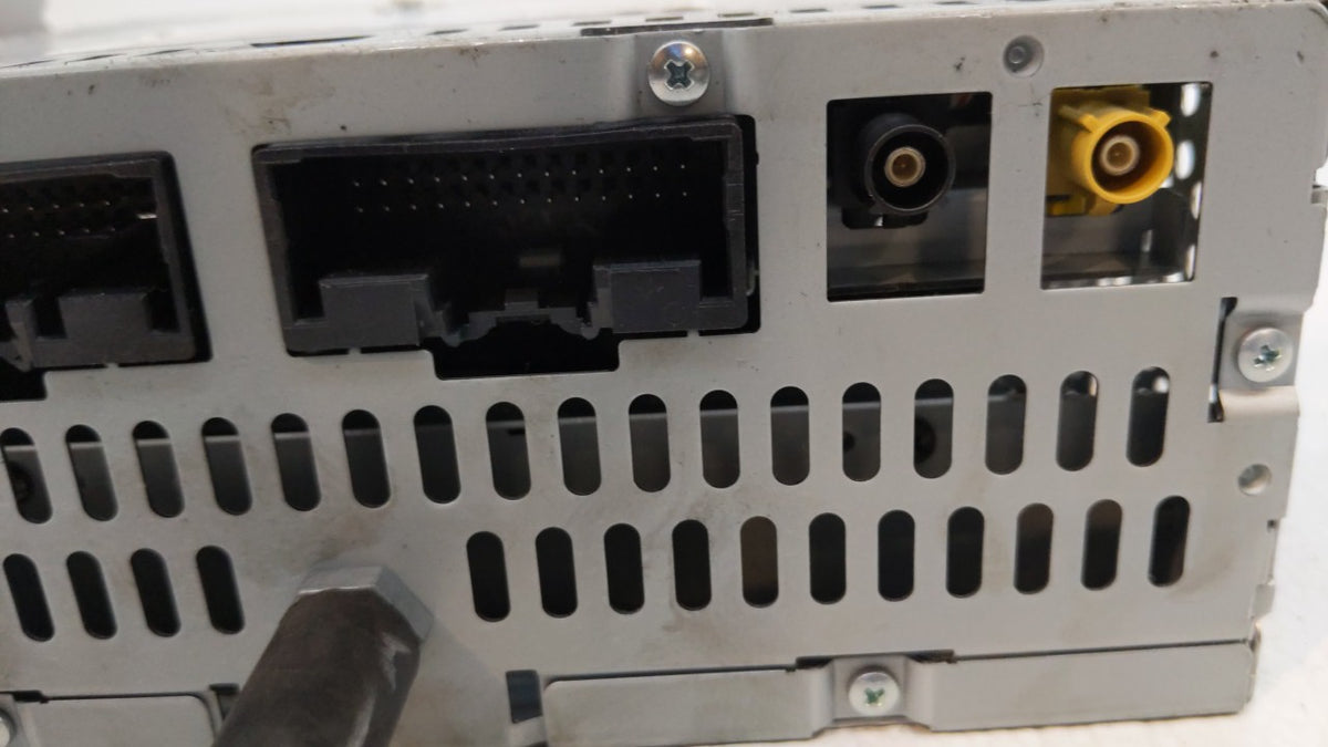 2011 Lincoln Mkx Radio AM FM Cd Player Receiver Replacement P/N:BT4T-19C107-BN OEM Used Auto Parts - Oemusedautoparts1.com