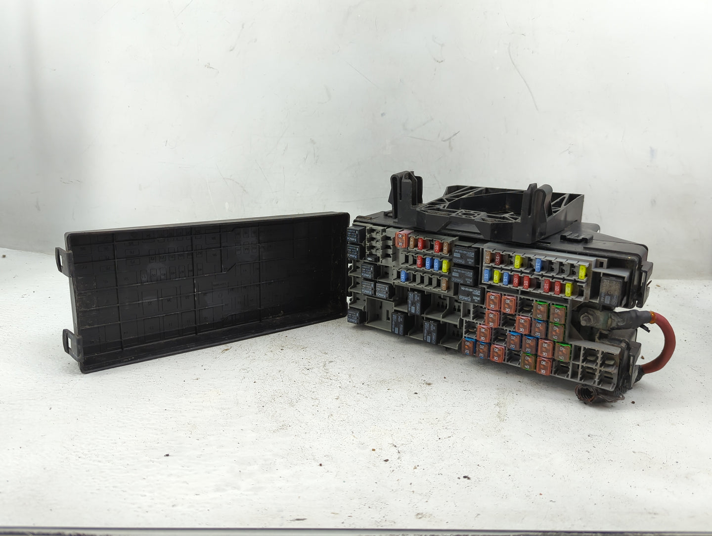 2011 Lincoln Mkx Fusebox Fuse Box Panel Relay Module Fits OEM Used Auto Parts - Oemusedautoparts1.com