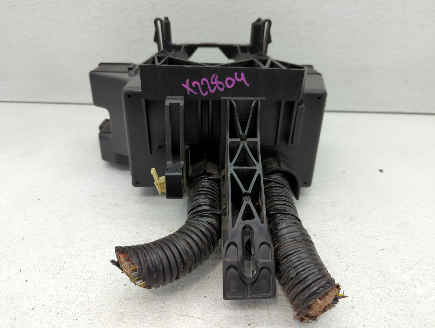 2011 Lincoln Mkx Fusebox Fuse Box Panel Relay Module Fits OEM Used Auto Parts - Oemusedautoparts1.com