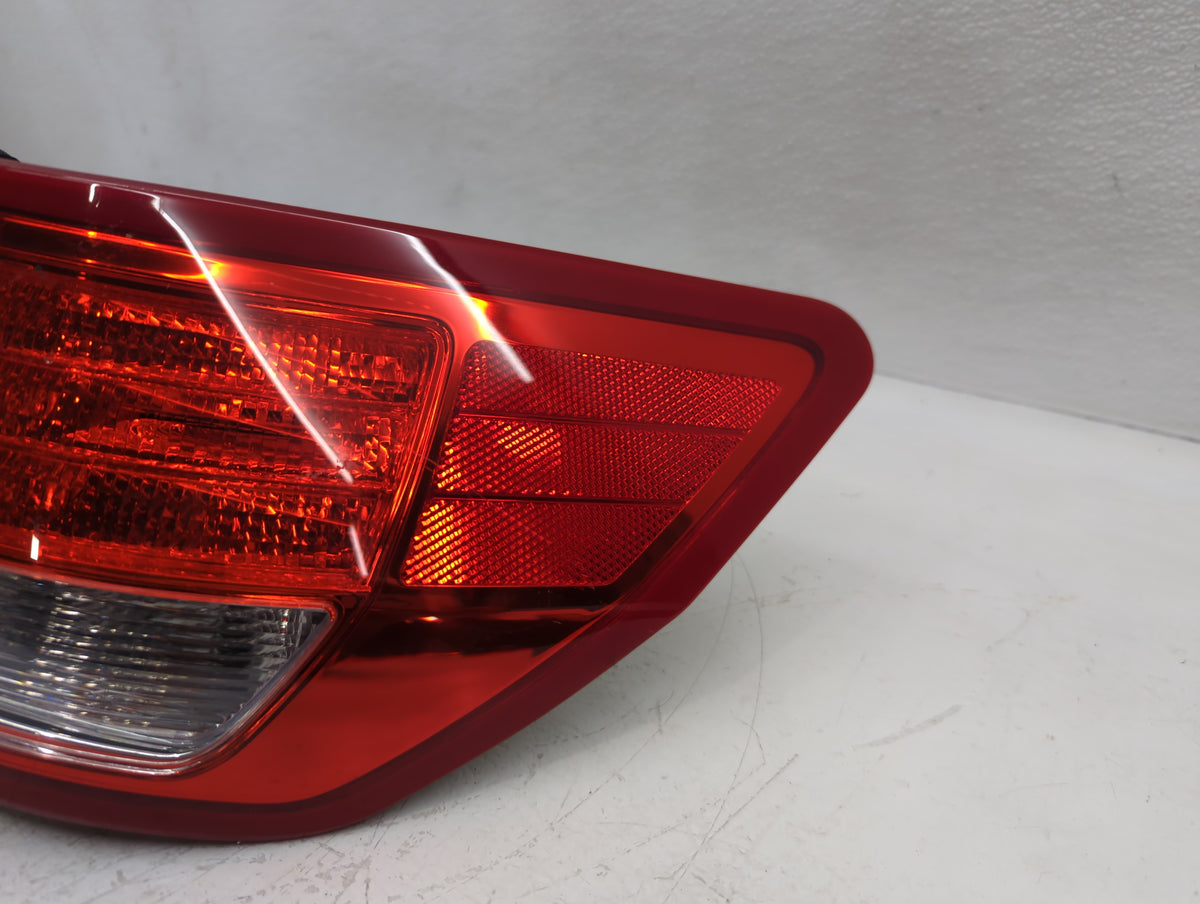 2010-2012 Lincoln Mkz Tail Light Assembly Passenger Right OEM P/N:9H63-13B504-A Fits Fits 2010 2011 2012 OEM Used Auto Parts