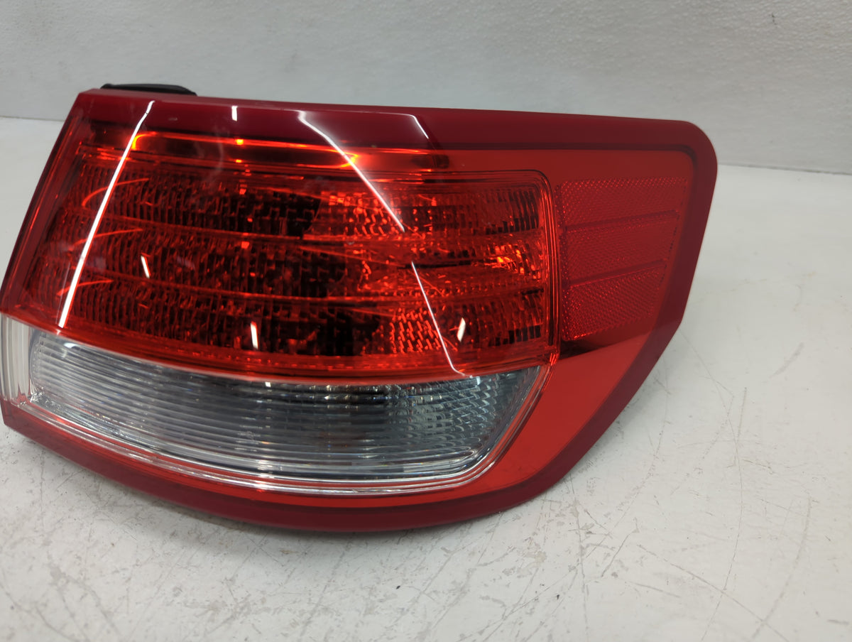 2010-2012 Lincoln Mkz Tail Light Assembly Passenger Right OEM P/N:9H63-13B504-A Fits Fits 2010 2011 2012 OEM Used Auto Parts