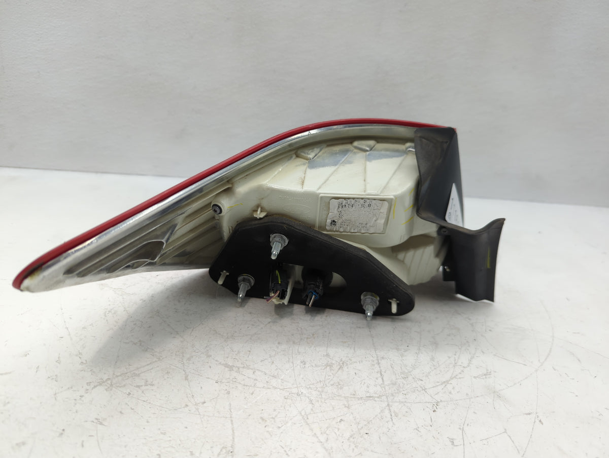 2010-2012 Lincoln Mkz Tail Light Assembly Passenger Right OEM P/N:9H63-13B504-A Fits Fits 2010 2011 2012 OEM Used Auto Parts