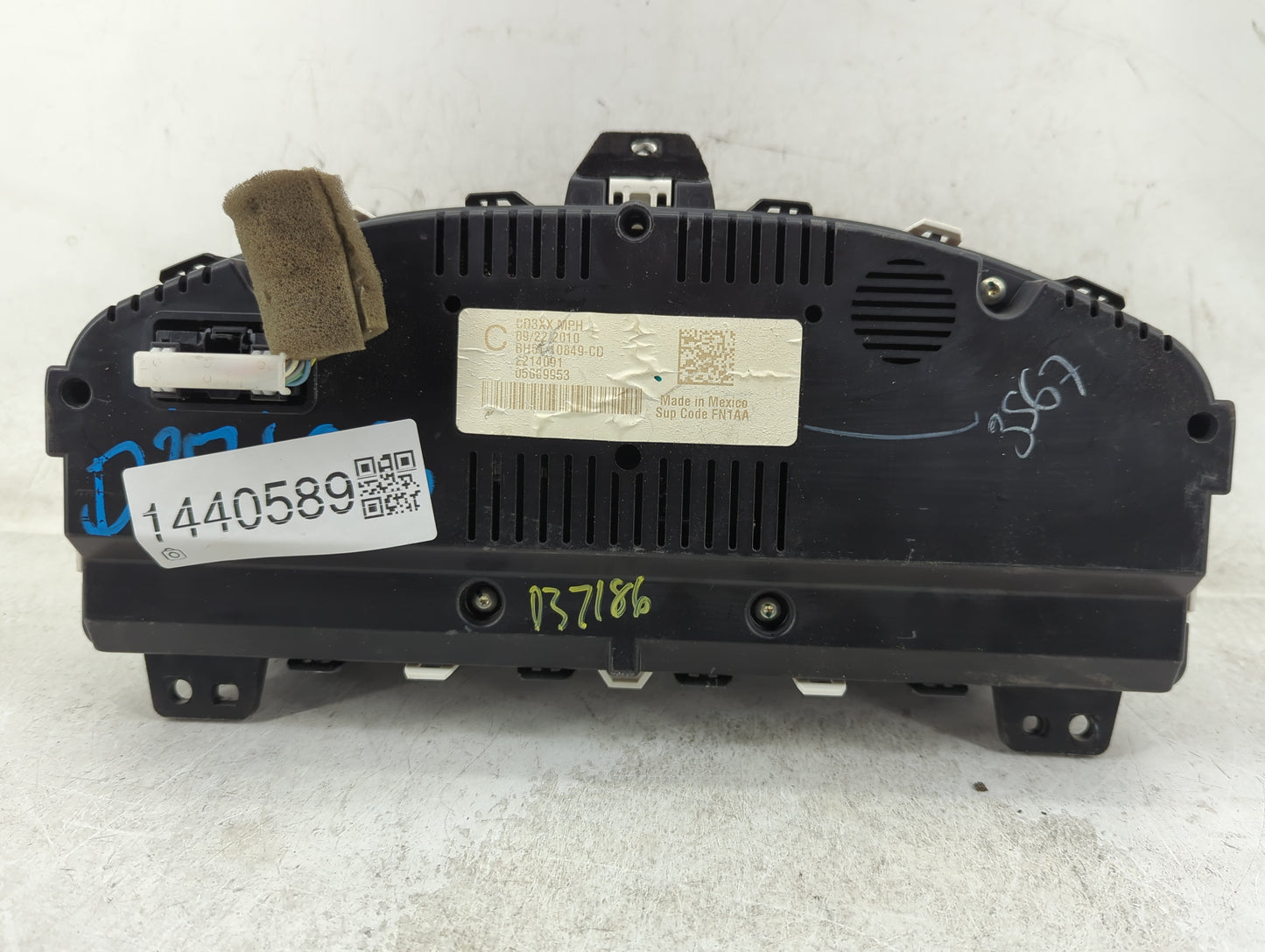 2011 Lincoln Mkz Instrument Cluster Speedometer Gauges P/N:BH6T-10849-CD 05069953 Fits OEM Used Auto Parts - Oemusedautopart