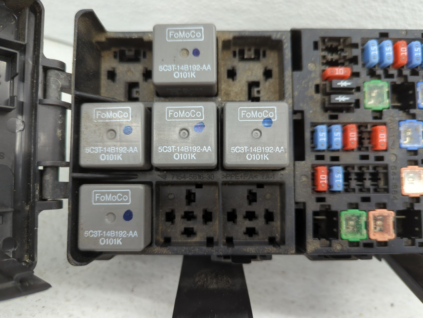 2011-2012 Lincoln Mkz Fusebox Fuse Box Panel Relay Module P/N:BH6T-14290-B Fits Fits 2010 2011 2012 OEM Used Auto Parts - Oe