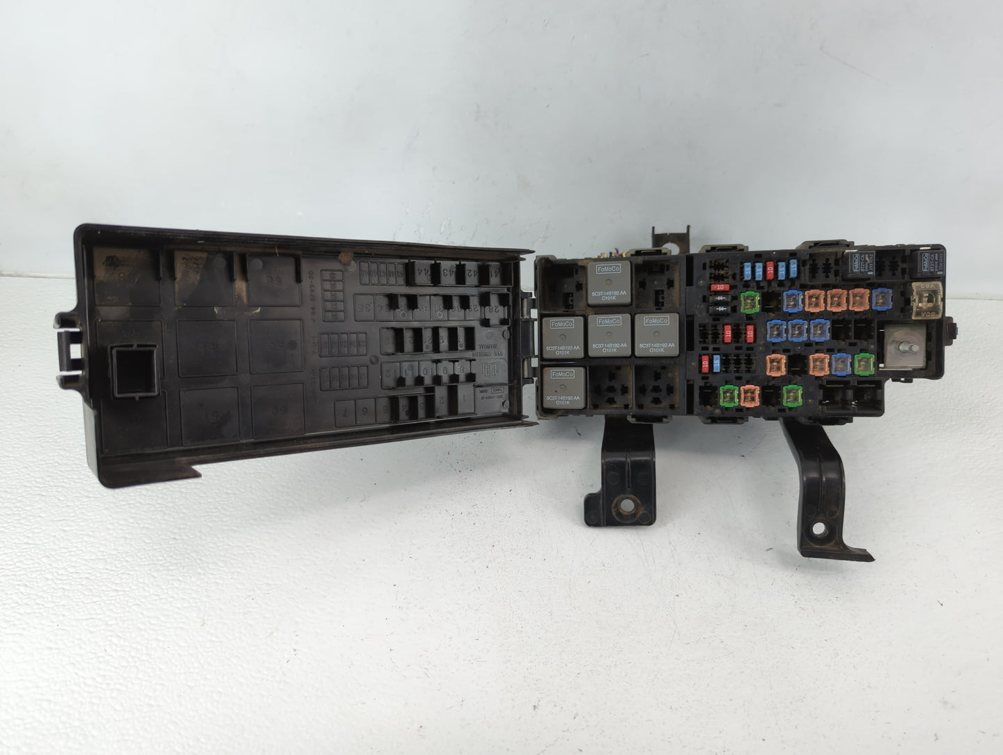 2011-2012 Lincoln Mkz Fusebox Fuse Box Panel Relay Module P/N:BH6T-14290-A Fits Fits 2010 2011 2012 OEM Used Auto Parts - Oe
