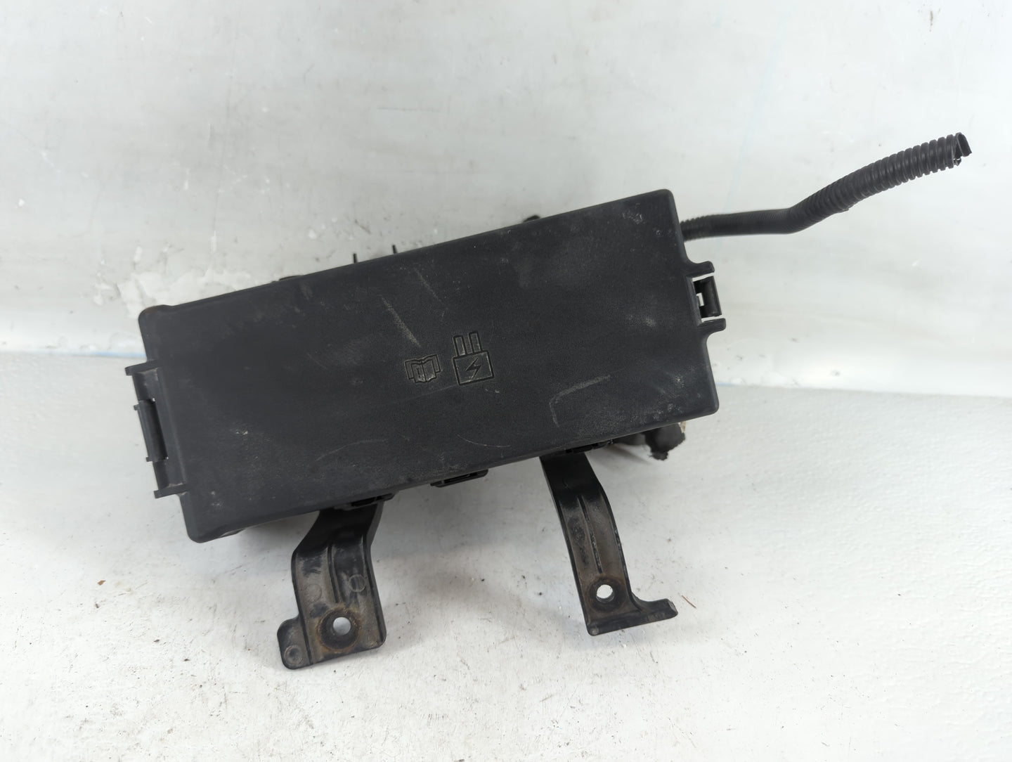 2011-2012 Lincoln Mkz Fusebox Fuse Box Panel Relay Module P/N:6E5T-14A003-AB Fits Fits 2010 2011 2012 OEM Used Auto Parts - 