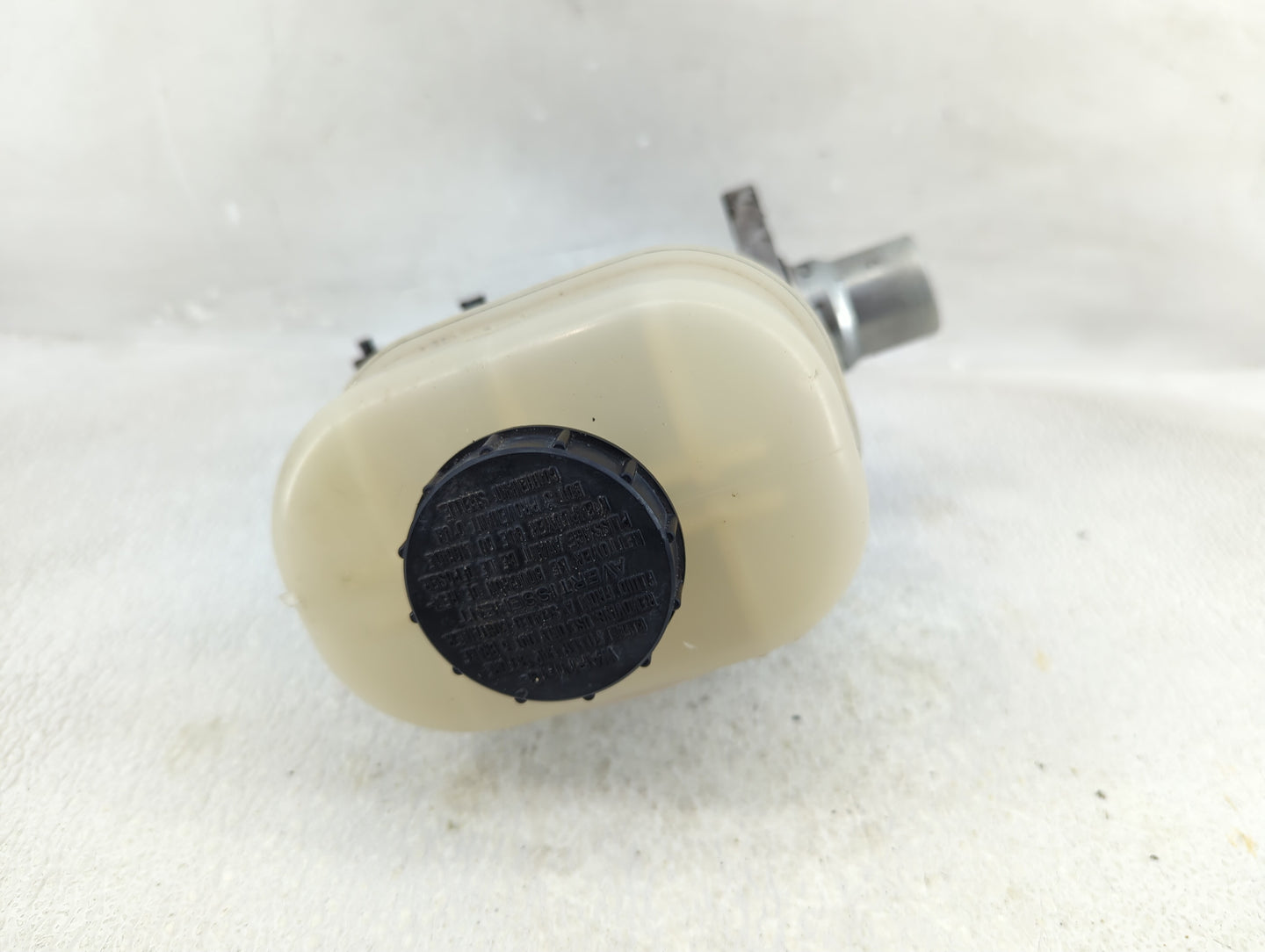 2011-2014 Lincoln Navigator Brake Master Cylinder - Oemusedautoparts1.com