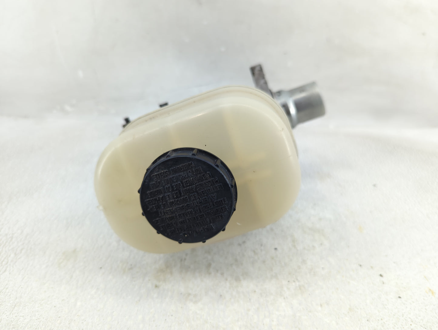 2011-2014 Lincoln Navigator Brake Master Cylinder - Oemusedautoparts1.com