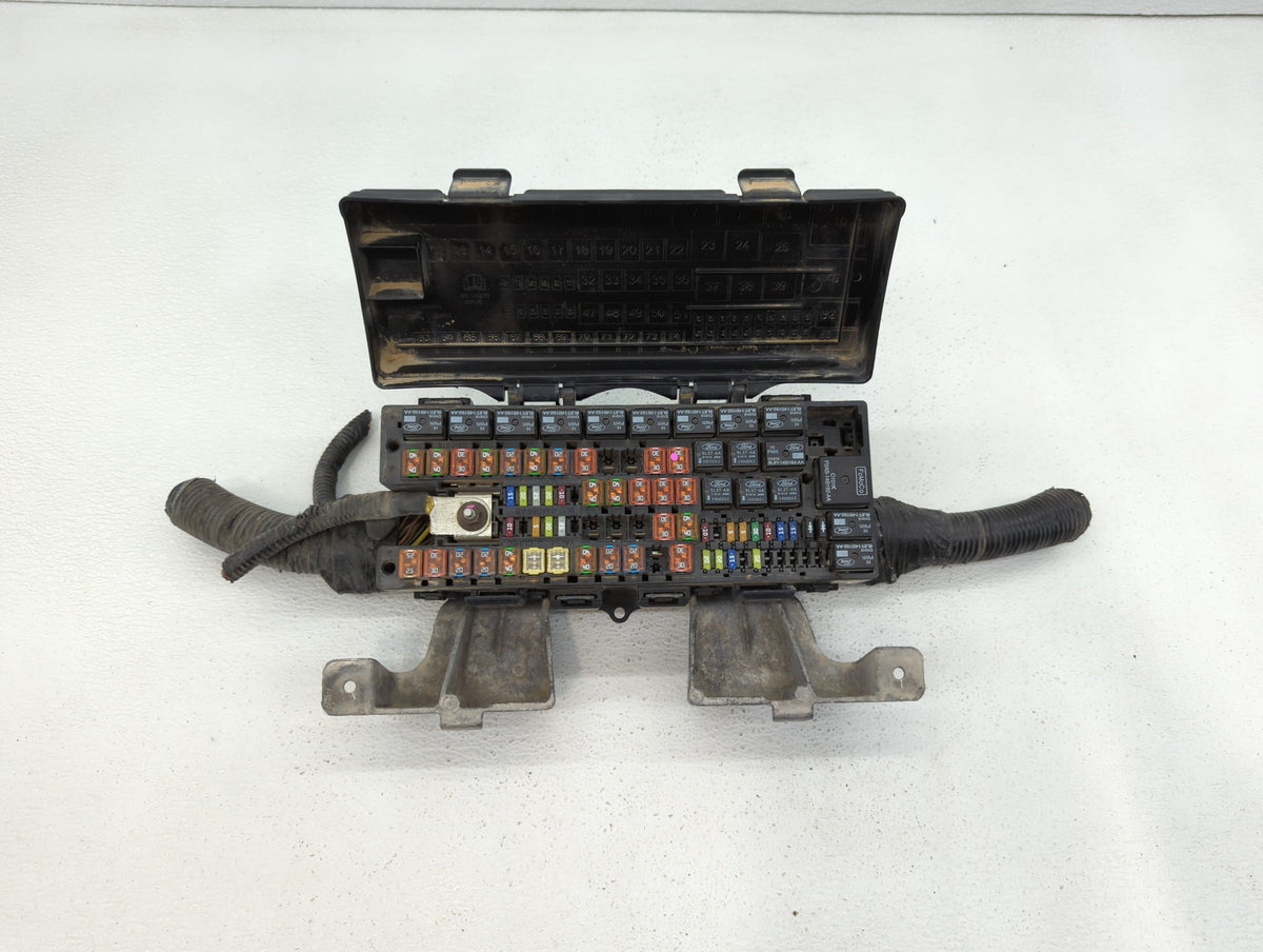 2011 Lincoln Navigator Fusebox Fuse Box Panel Relay Module P/N:9L1T14A003AA 9L1T-14A003-AA Fits Fits 2009 2010 2012 2013 201