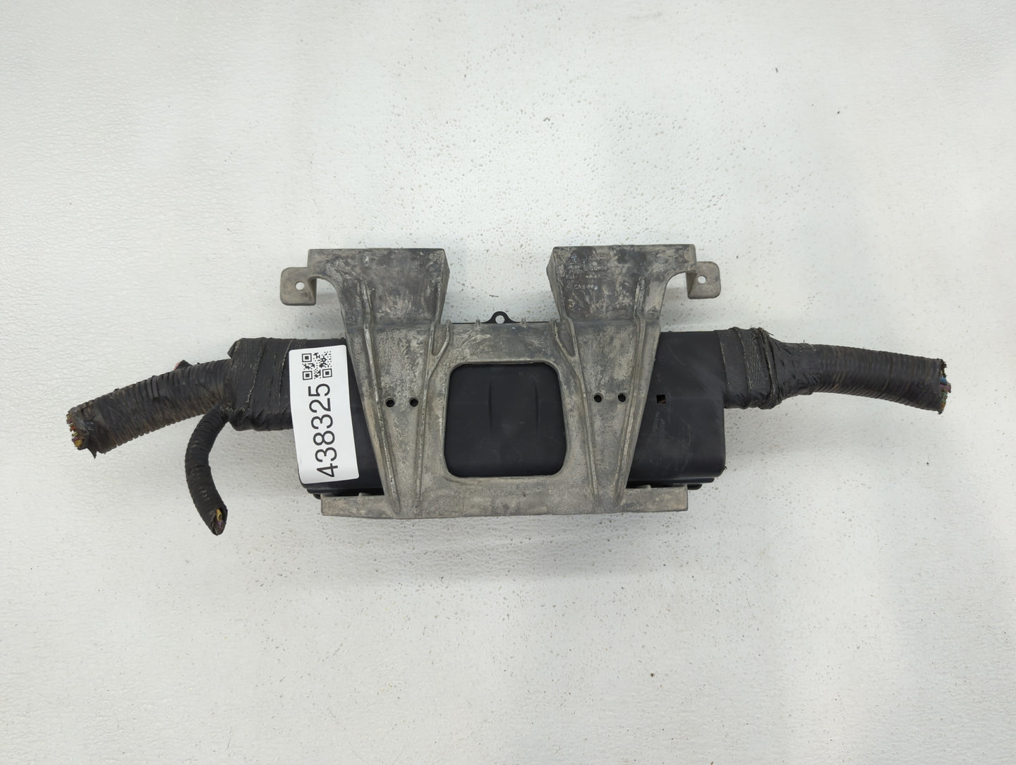 2011 Lincoln Navigator Fusebox Fuse Box Panel Relay Module P/N:9L1T14A003AA 9L1T-14A003-AA Fits OEM Used Auto Parts - Oemuse