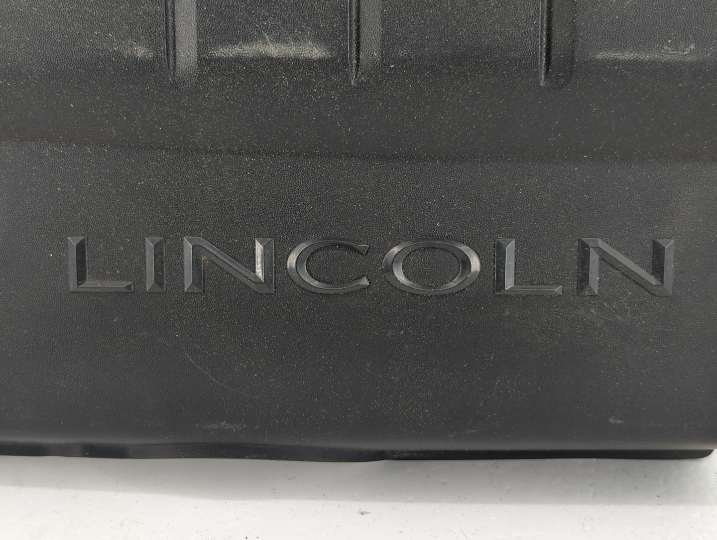 2011 Lincoln Navigator Engine Cover - Oemusedautoparts1.com