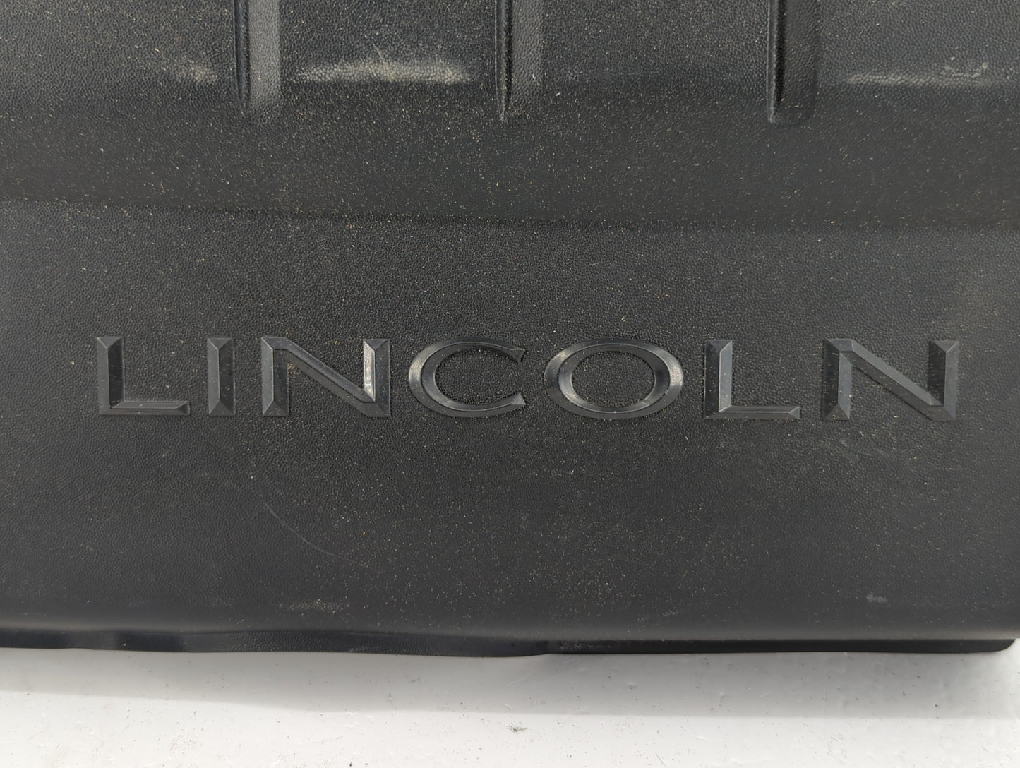 2011 Lincoln Navigator Engine Cover - Oemusedautoparts1.com