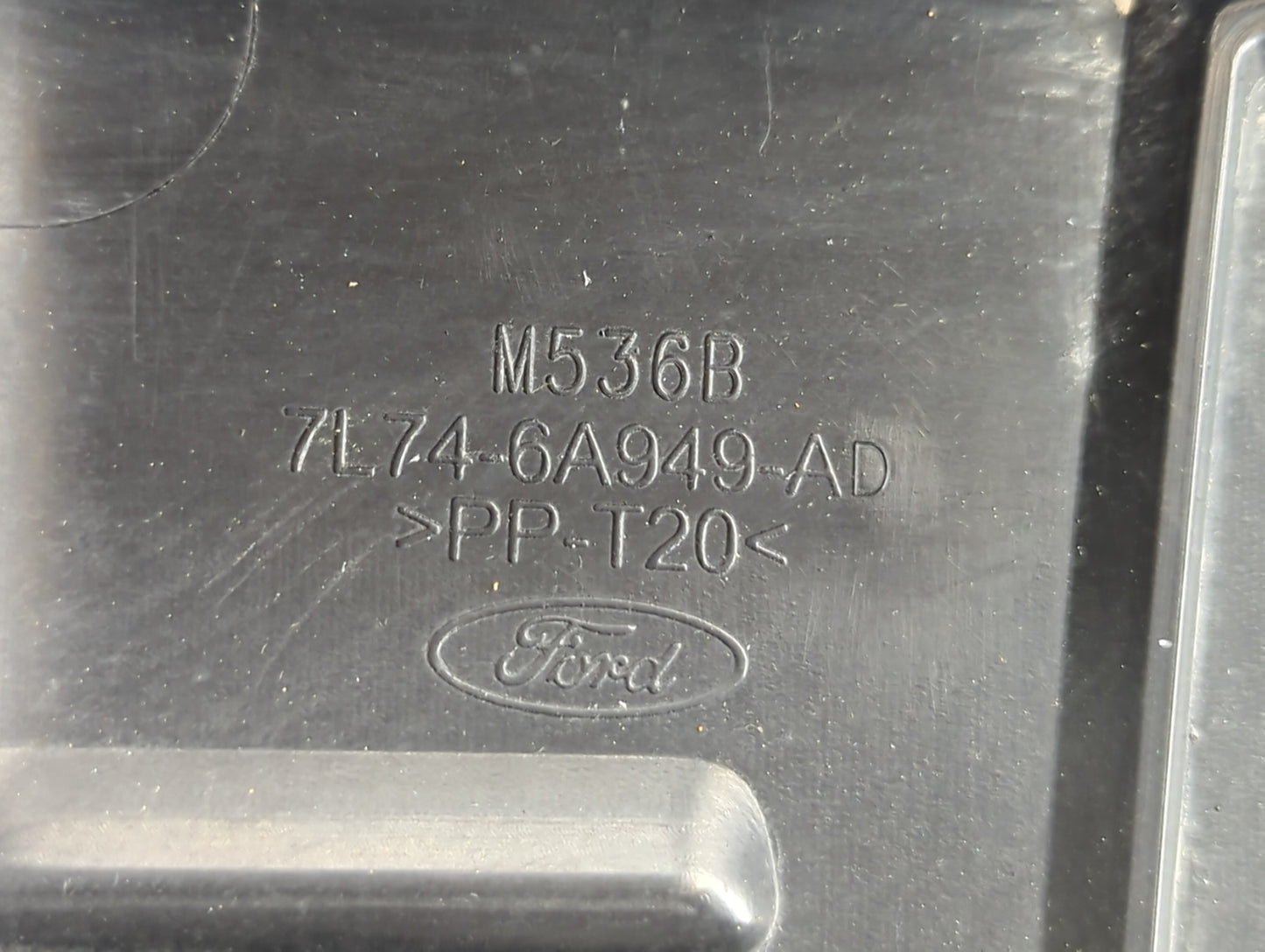 2011 Lincoln Navigator Engine Cover - Oemusedautoparts1.com