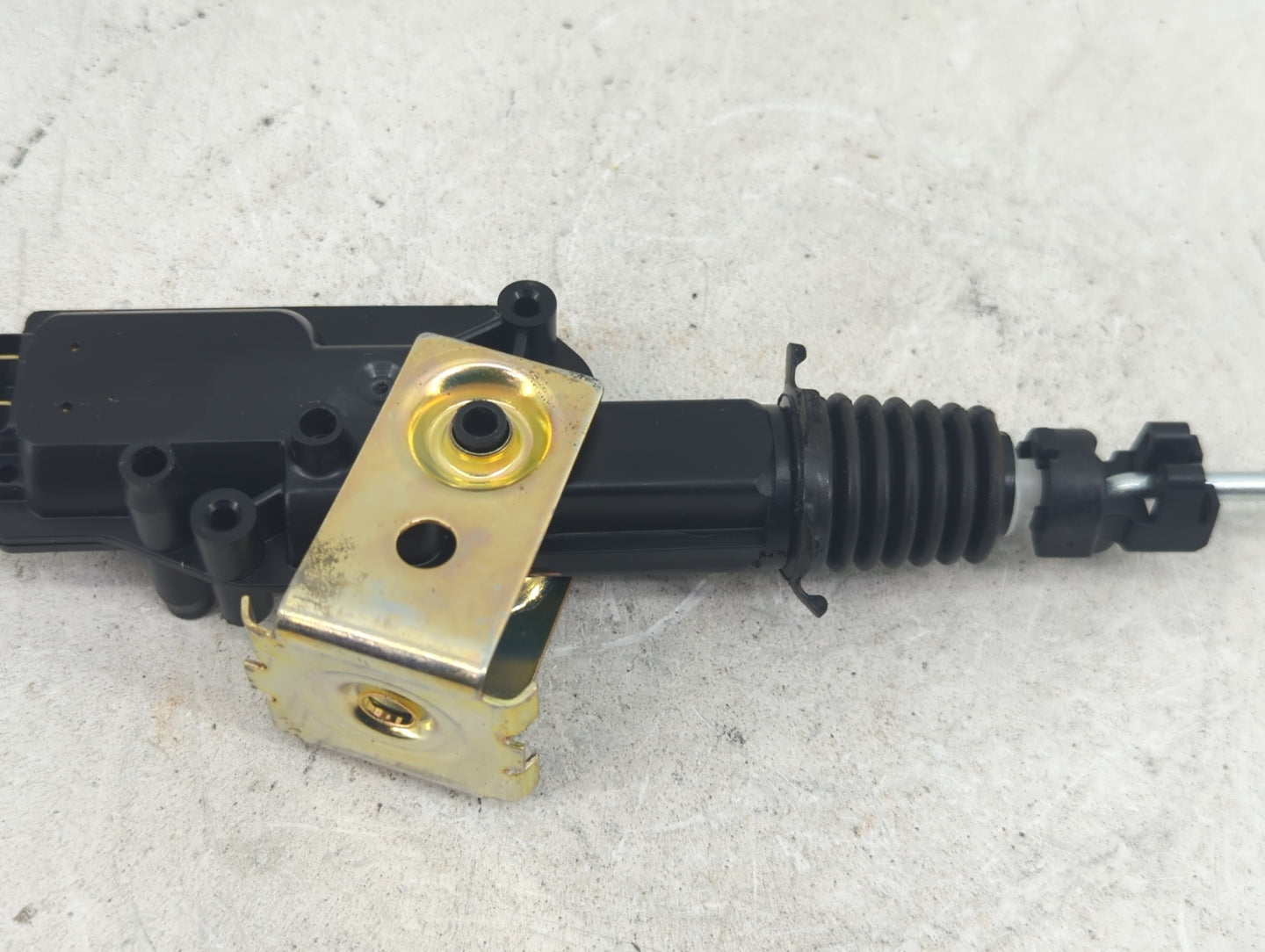 2011 Lincoln Town Car Front Driver Left Lock Actuator - Oemusedautoparts1.com