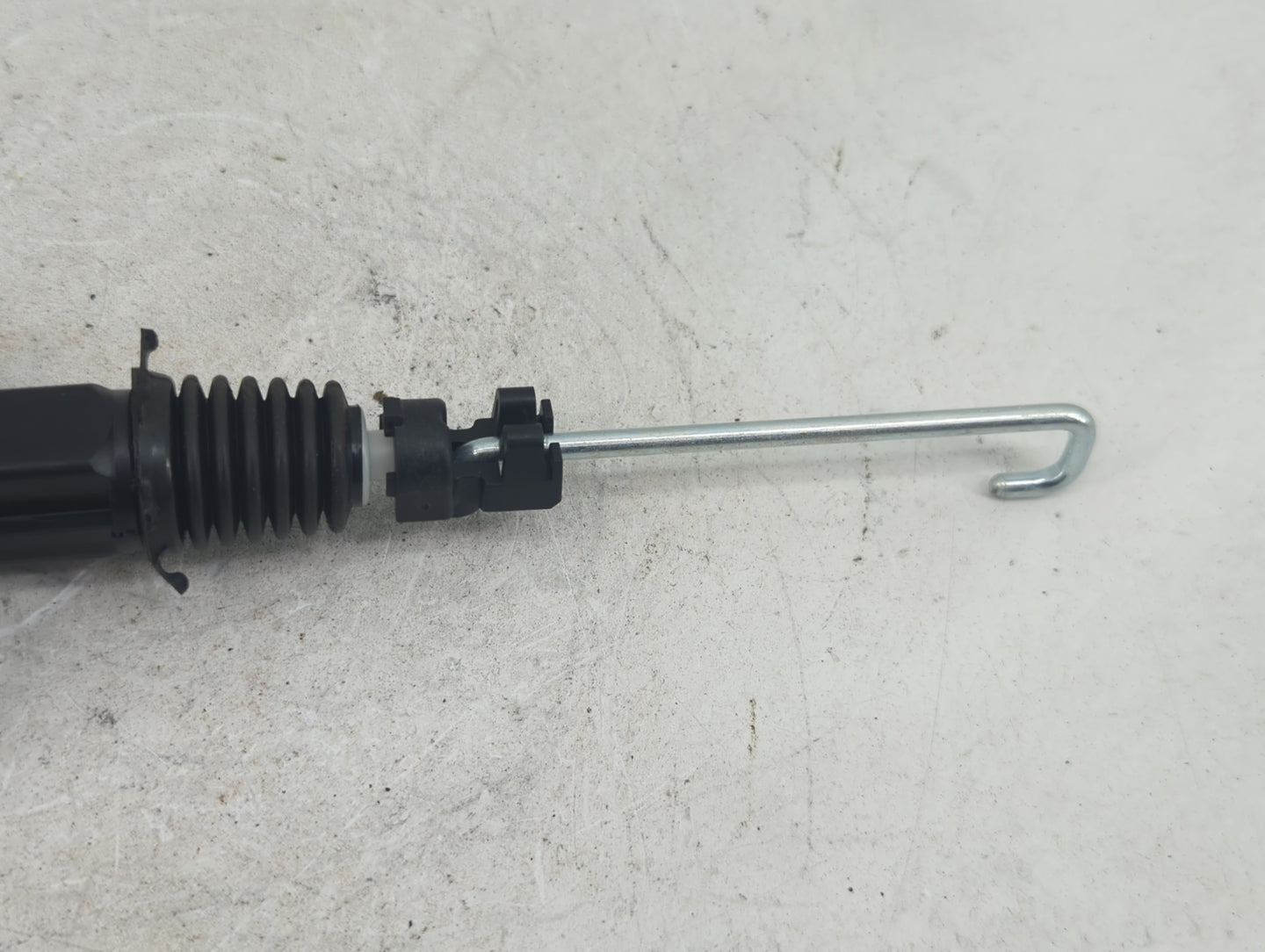 2011 Lincoln Town Car Front Driver Left Lock Actuator - Oemusedautoparts1.com