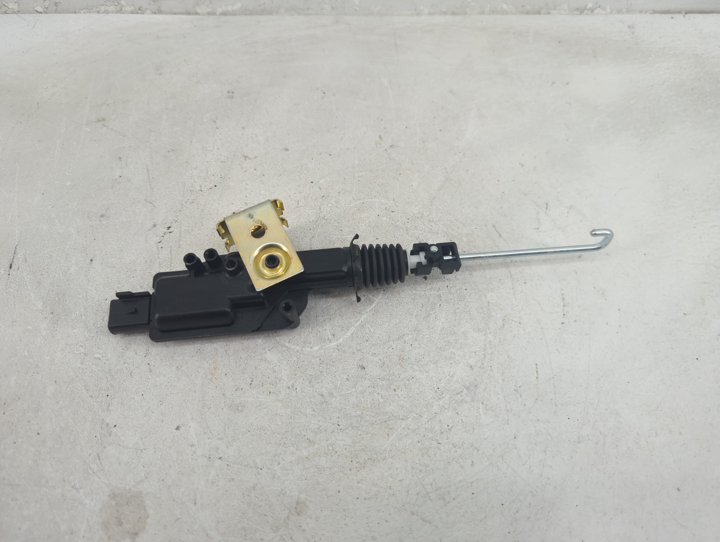 2011 Lincoln Town Car Front Driver Left Lock Actuator - Oemusedautoparts1.com