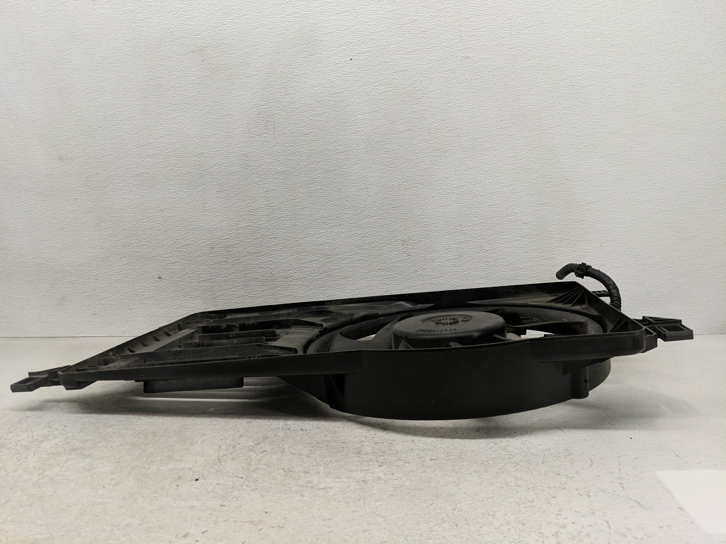 2010-2013 Mazda 3 Electric Radiator Cooling Fan Motor Assembly P/N:LF8B15025C Fits Fits 2010 2011 2012 2013 OEM Used Auto Pa