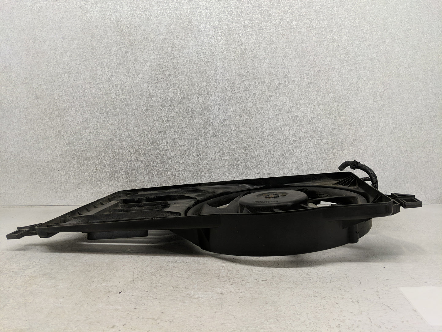 2010-2013 Mazda 3 Electric Radiator Cooling Fan Motor Assembly P/N:LF8B15025C Fits Fits 2010 2011 2012 2013 OEM Used Auto Pa