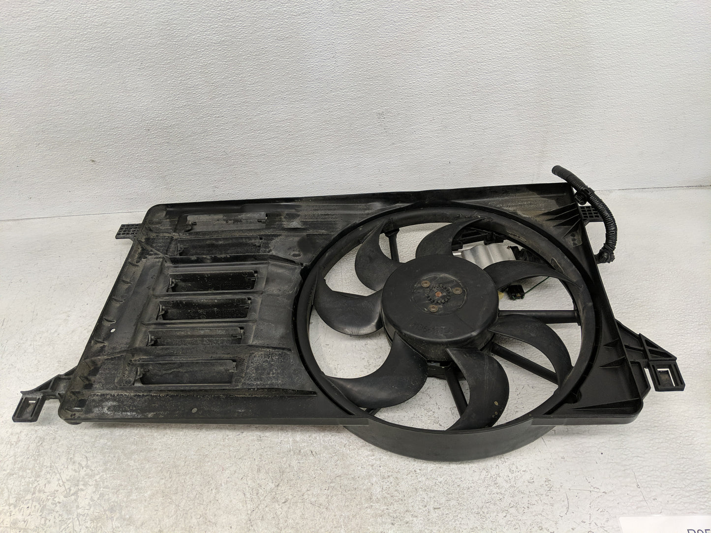 2010-2013 Mazda 3 Electric Radiator Cooling Fan Motor Assembly P/N:LF8B15025C Fits Fits 2010 2011 2012 2013 OEM Used Auto Pa