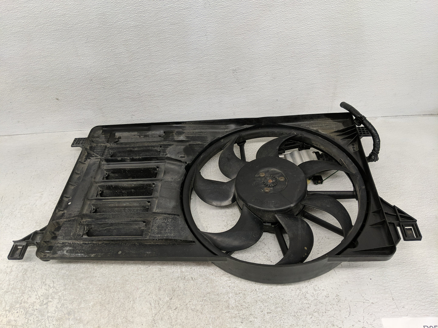 2010-2013 Mazda 3 Electric Radiator Cooling Fan Motor Assembly P/N:LF8B15025C Fits Fits 2010 2011 2012 2013 OEM Used Auto Pa