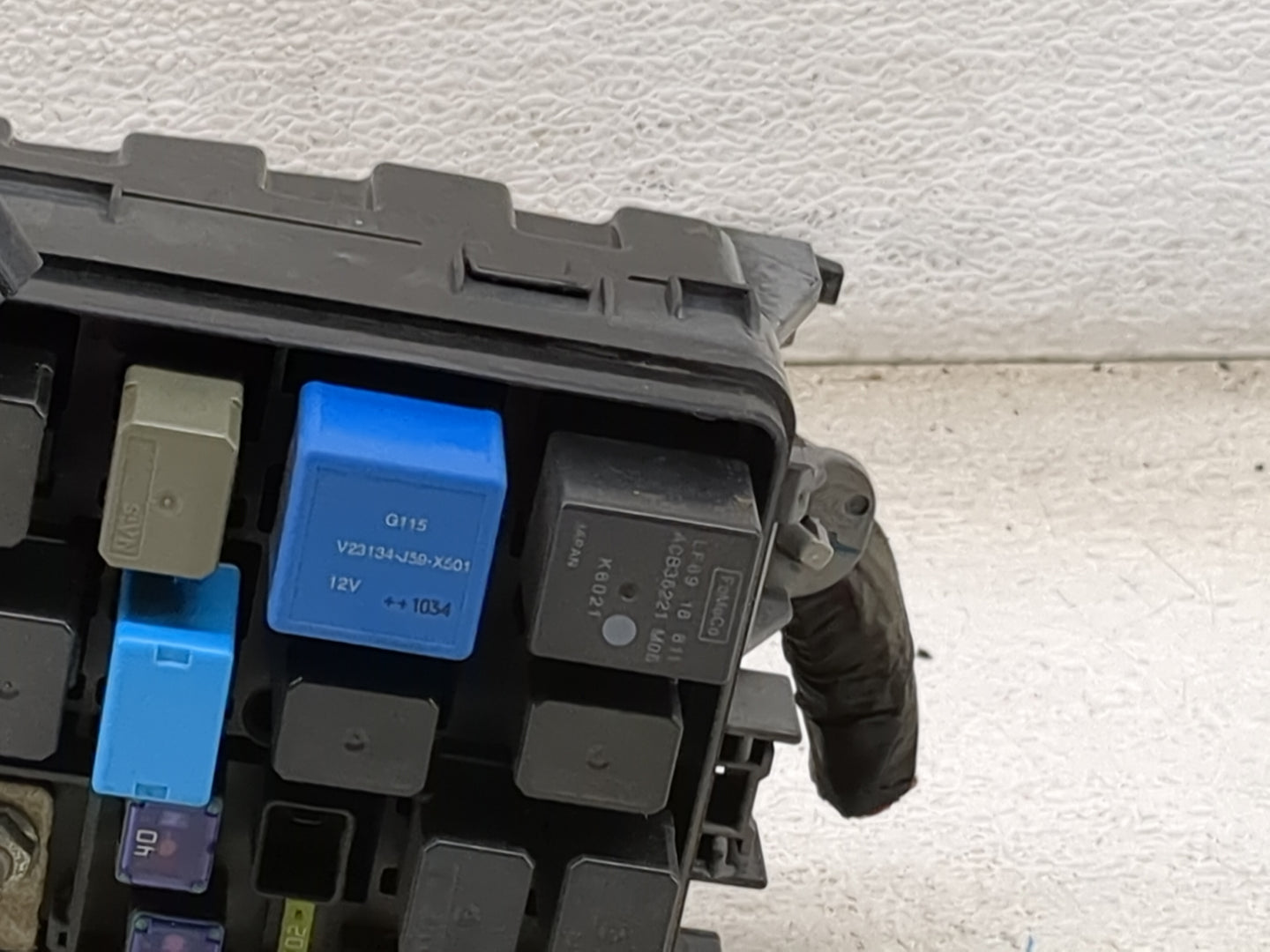 2011 Mazda 3 Fusebox Fuse Box Panel Relay Module Fits OEM Used Auto Parts - Oemusedautoparts1.com