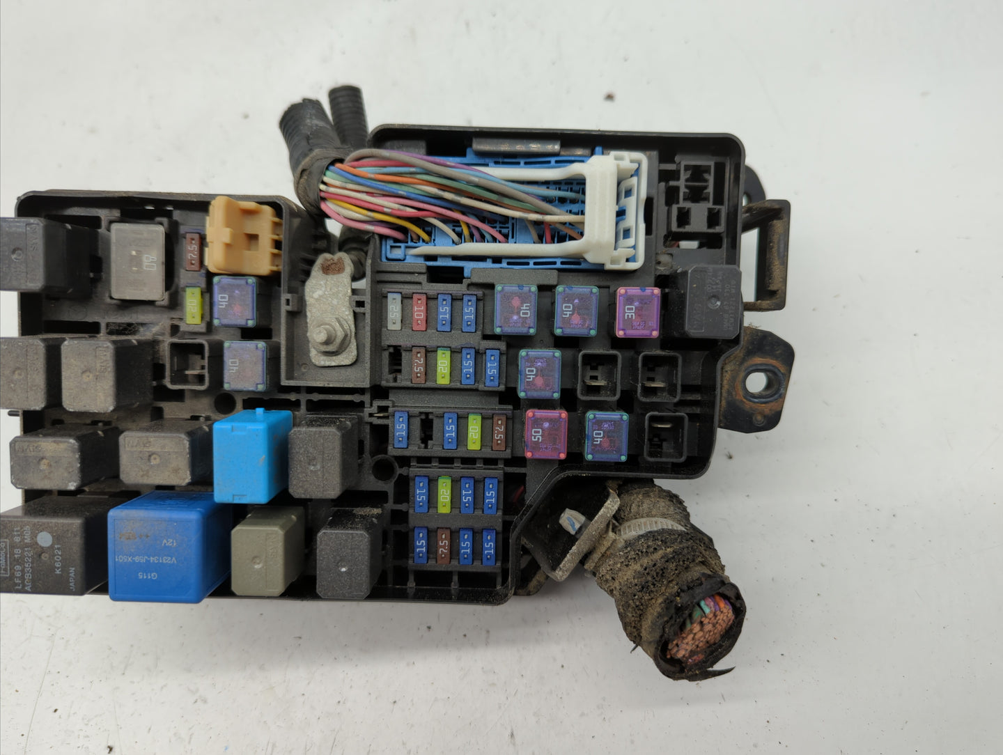 2011 Mazda 3 Fusebox Fuse Box Panel Relay Module P/N:BBM6-66791 Fits OEM Used Auto Parts - Oemusedautoparts1.com