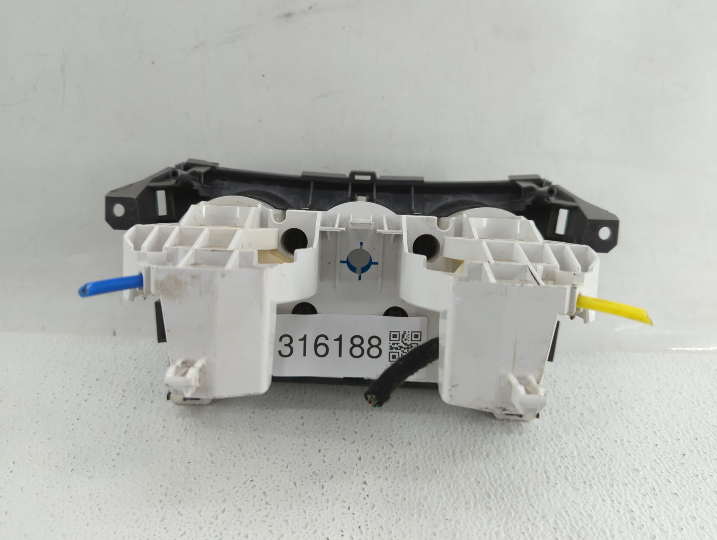 2010-2011 Mazda 3 Climate Control Module Temperature AC/Heater Replacement P/N:BBM4 1A20 BBM4 0K16, BBM4 0E27 Fits Fits 2010