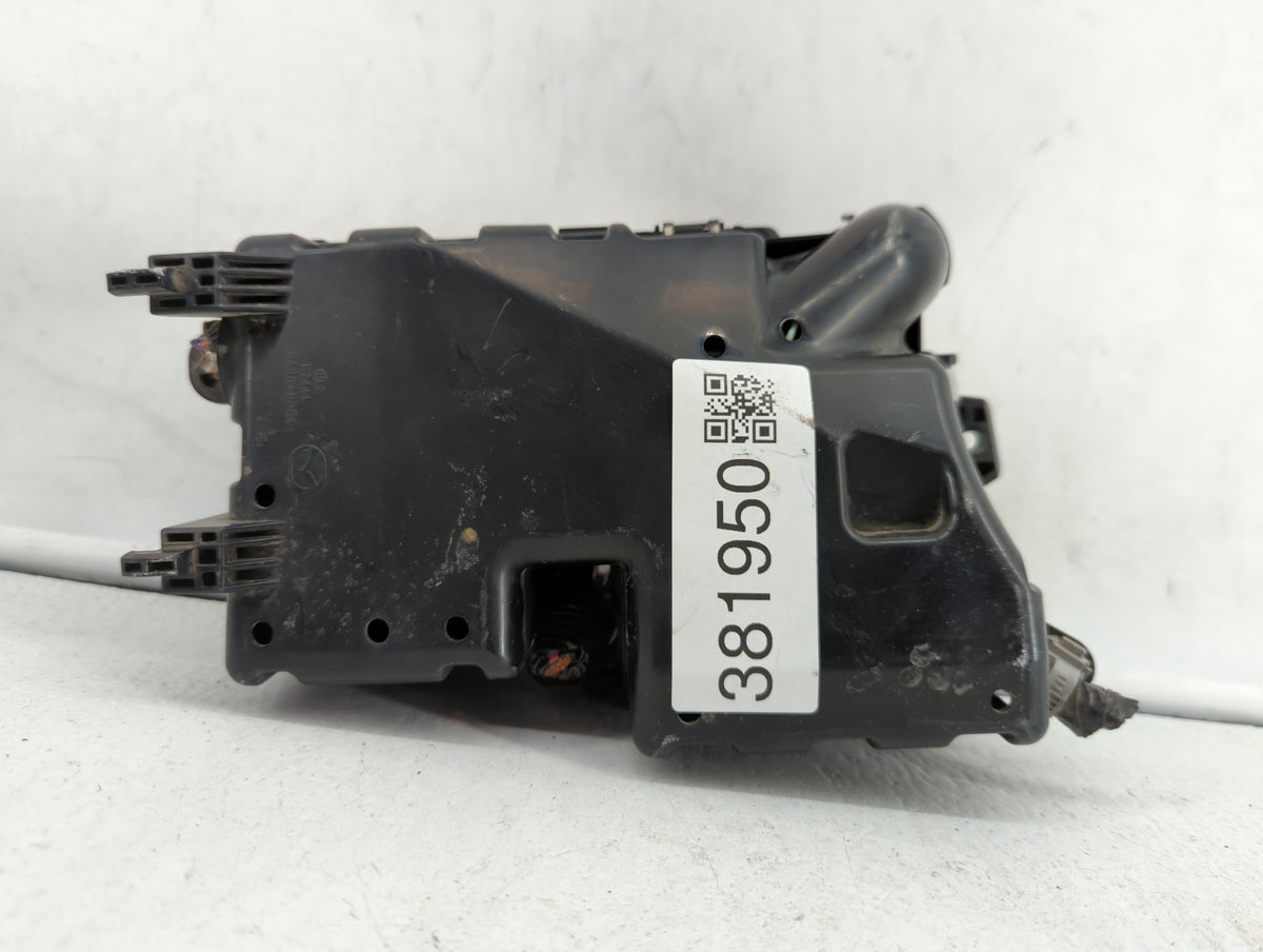 2010-2011 Mazda 3 Fusebox Fuse Box Panel Relay Module P/N:BBM6-66761 Fits Fits 2010 2011 OEM Used Auto Parts - Oemusedautopa