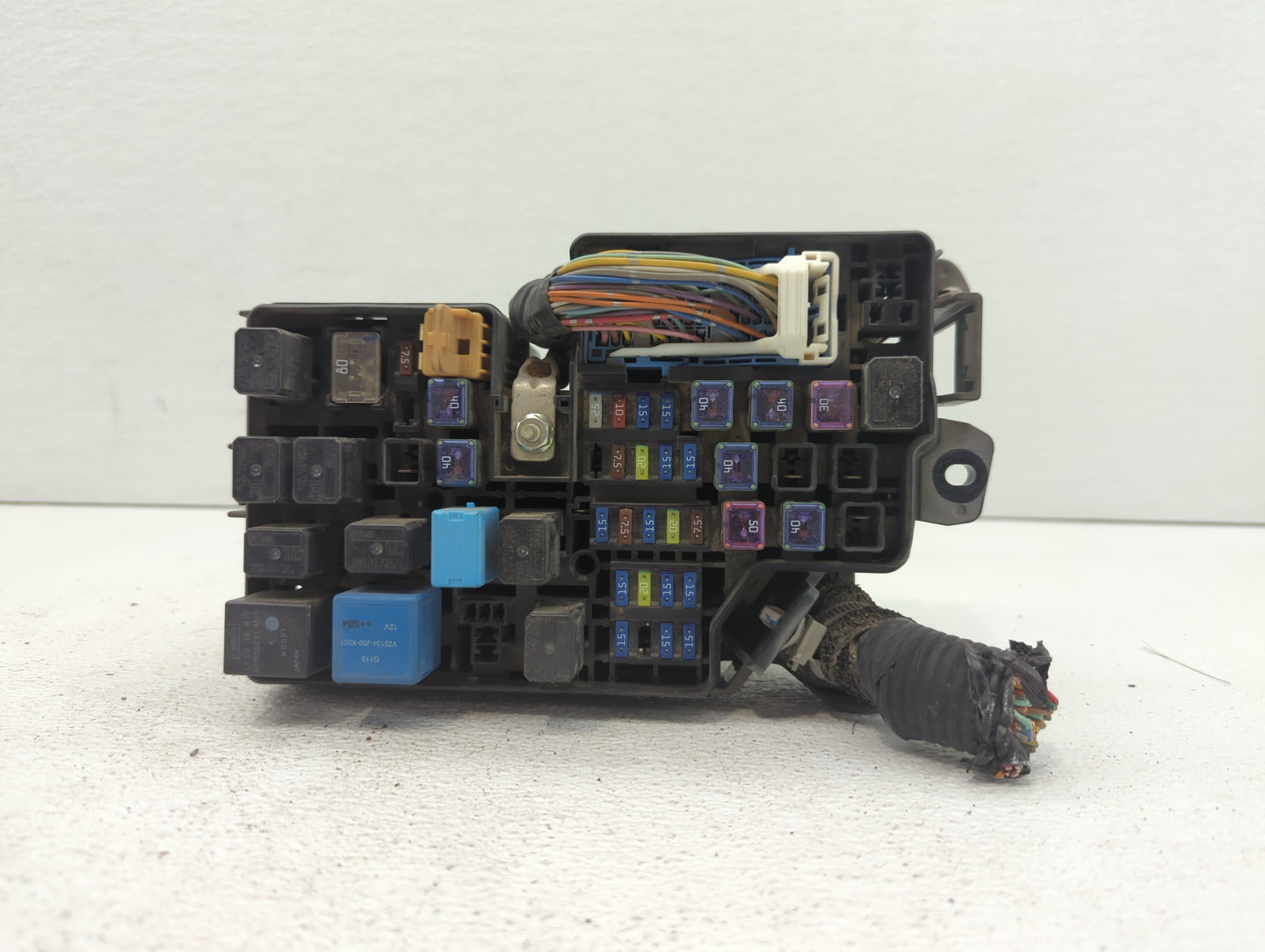 2011-2012 Mazda 3 Chassis Control Module Ccm Bcm Body Control - Oemusedautoparts1.com