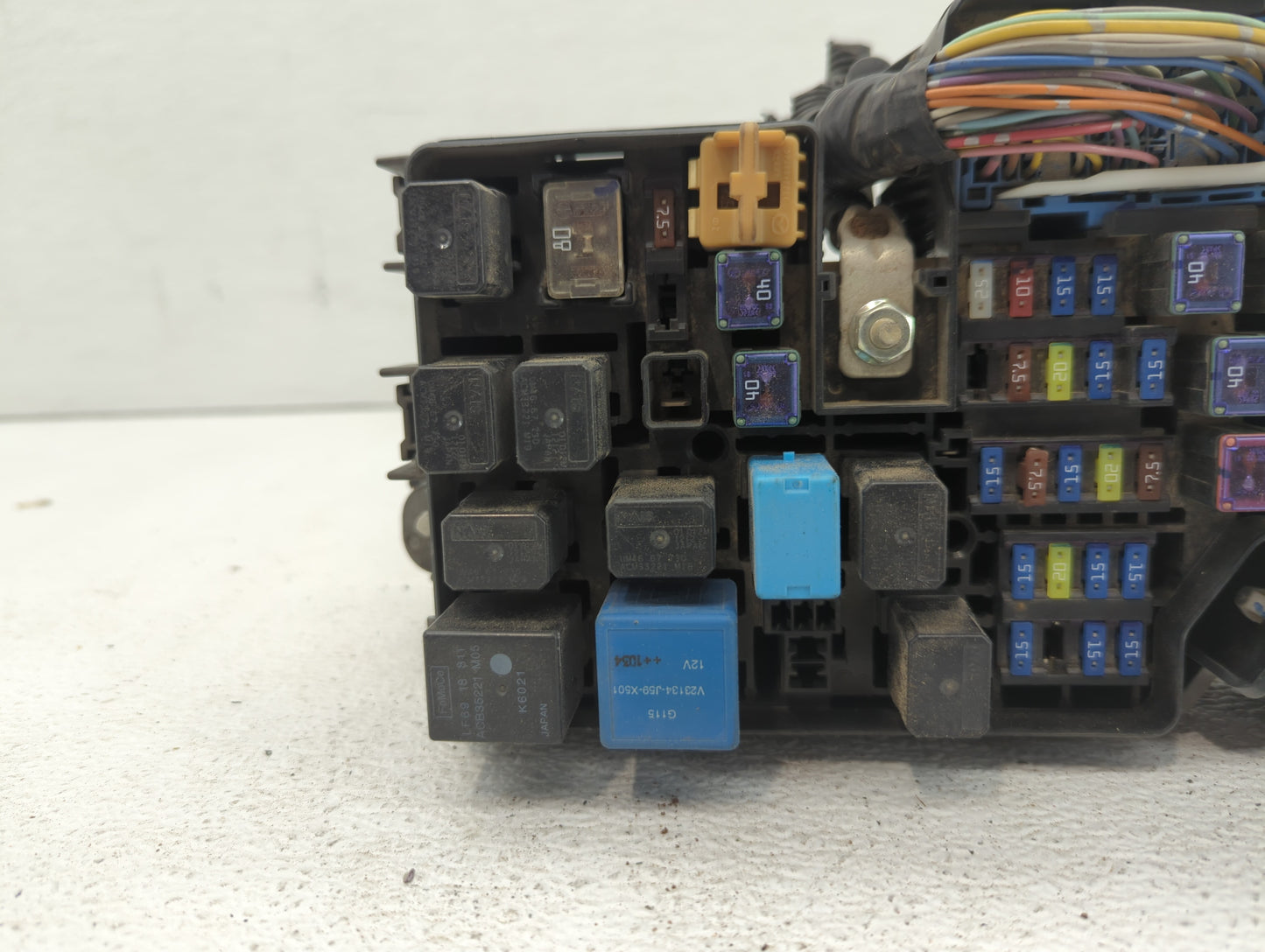 2011-2012 Mazda 3 Chassis Control Module Ccm Bcm Body Control - Oemusedautoparts1.com