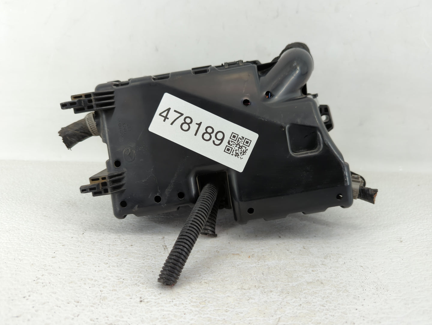 2011 Mazda 3 Fusebox Fuse Box Panel Relay Module P/N:BBM6-66761 Fits OEM Used Auto Parts - Oemusedautoparts1.com