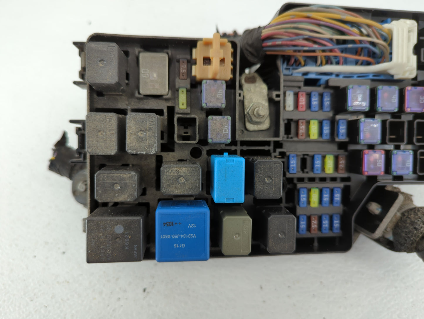 2011 Mazda 3 Fusebox Fuse Box Relay Module Tipm Bbm6-66761 - Oemusedautoparts1.com